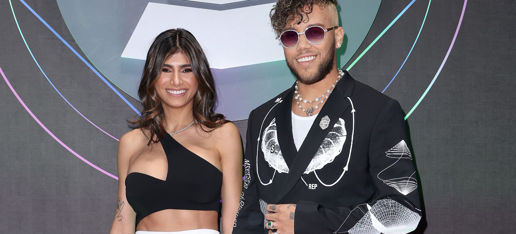 Jhay Cortez y la ex actriz de cine para adultos Mia Khalifa hacen oficial  su relación | Corazón | LOS40