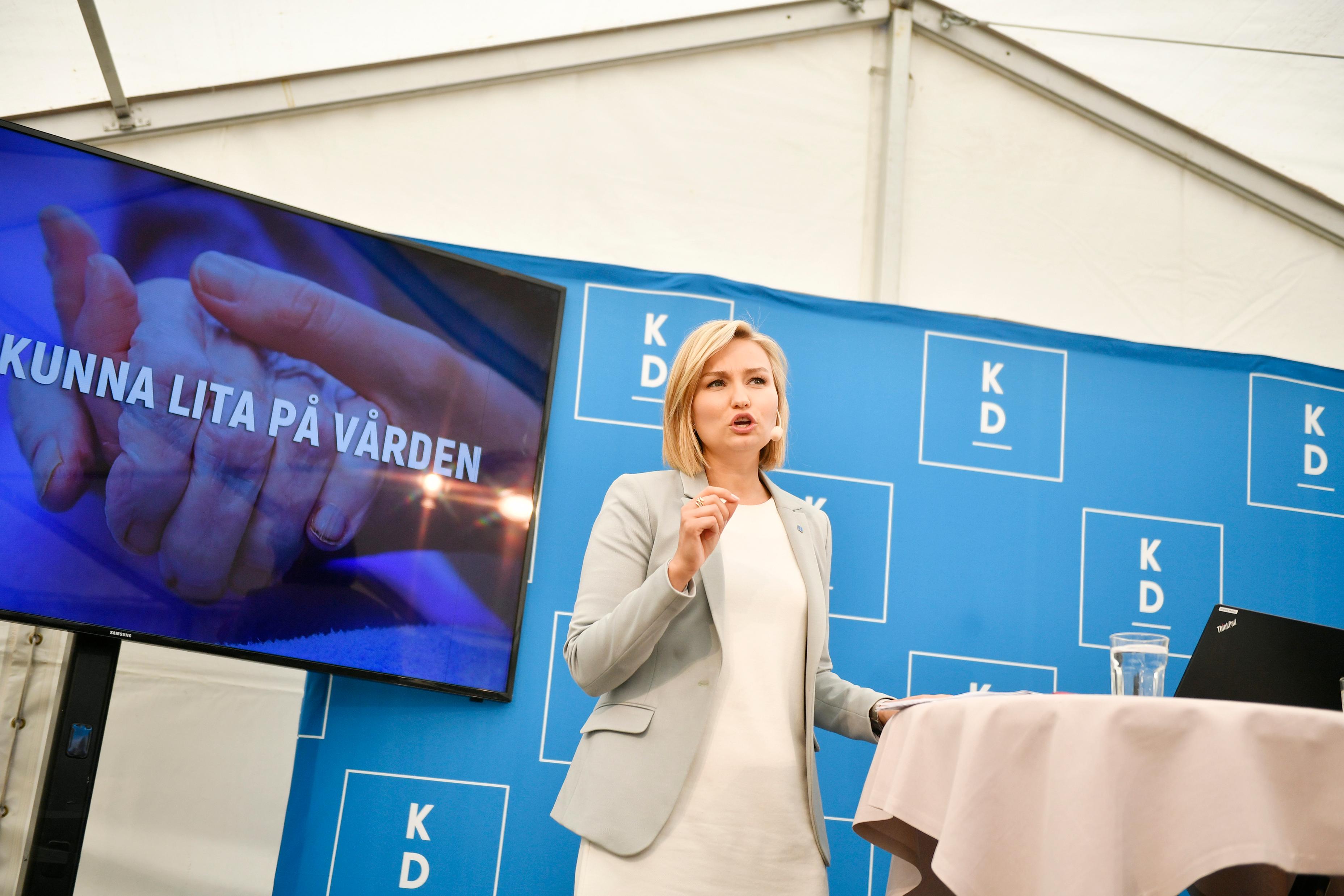 VISBY 20180706
Kristdemokraternas  Ebba Busch Thor talar med media på Kristdemokraternas dag i Almedalen
Foto: Vilhelm Stokstad / TT / kod 11370
