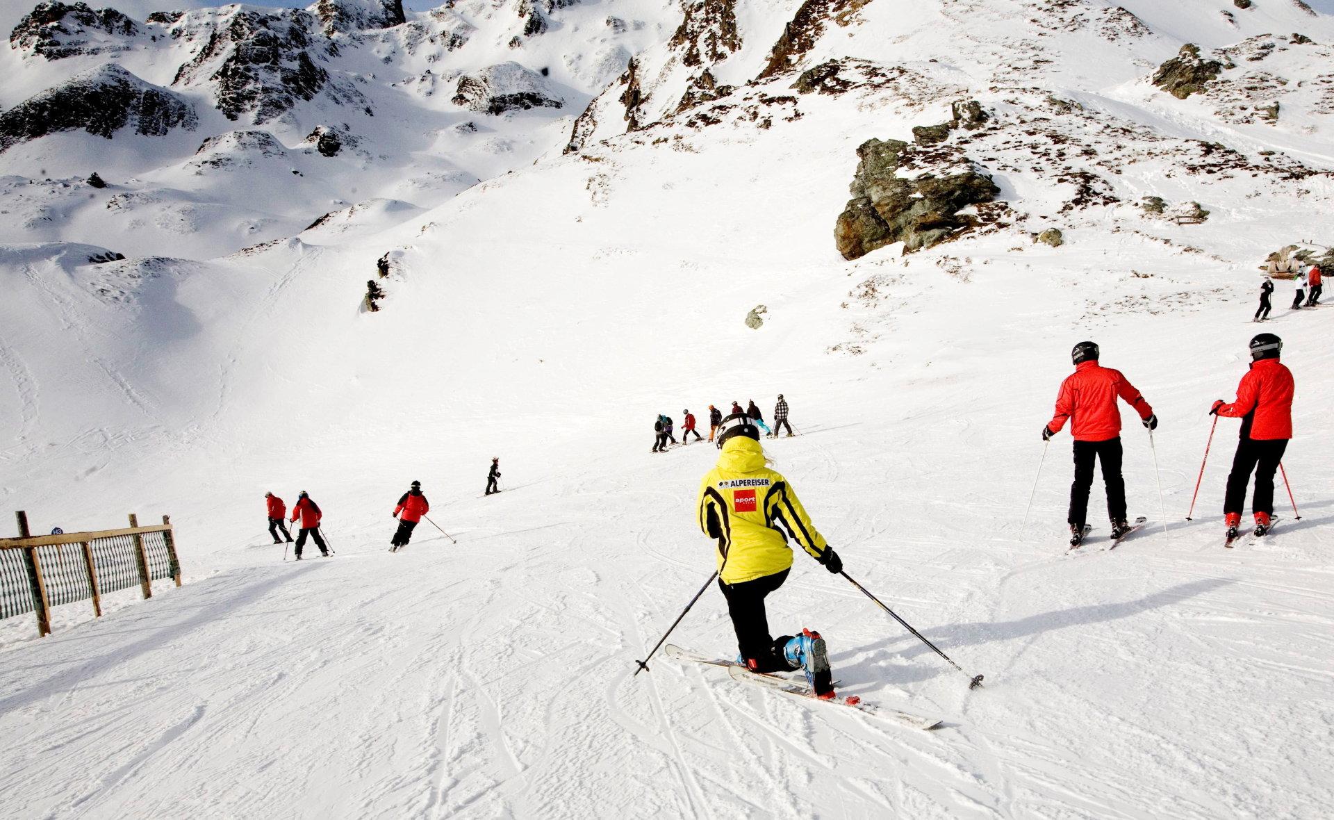 Du kan ta skiinstruktør-utdannelsen utenlands. STS Alpereiser kurser nordmenn i de østerrikske   alpene. Foto: Anne Elisabeth Næss/NTB