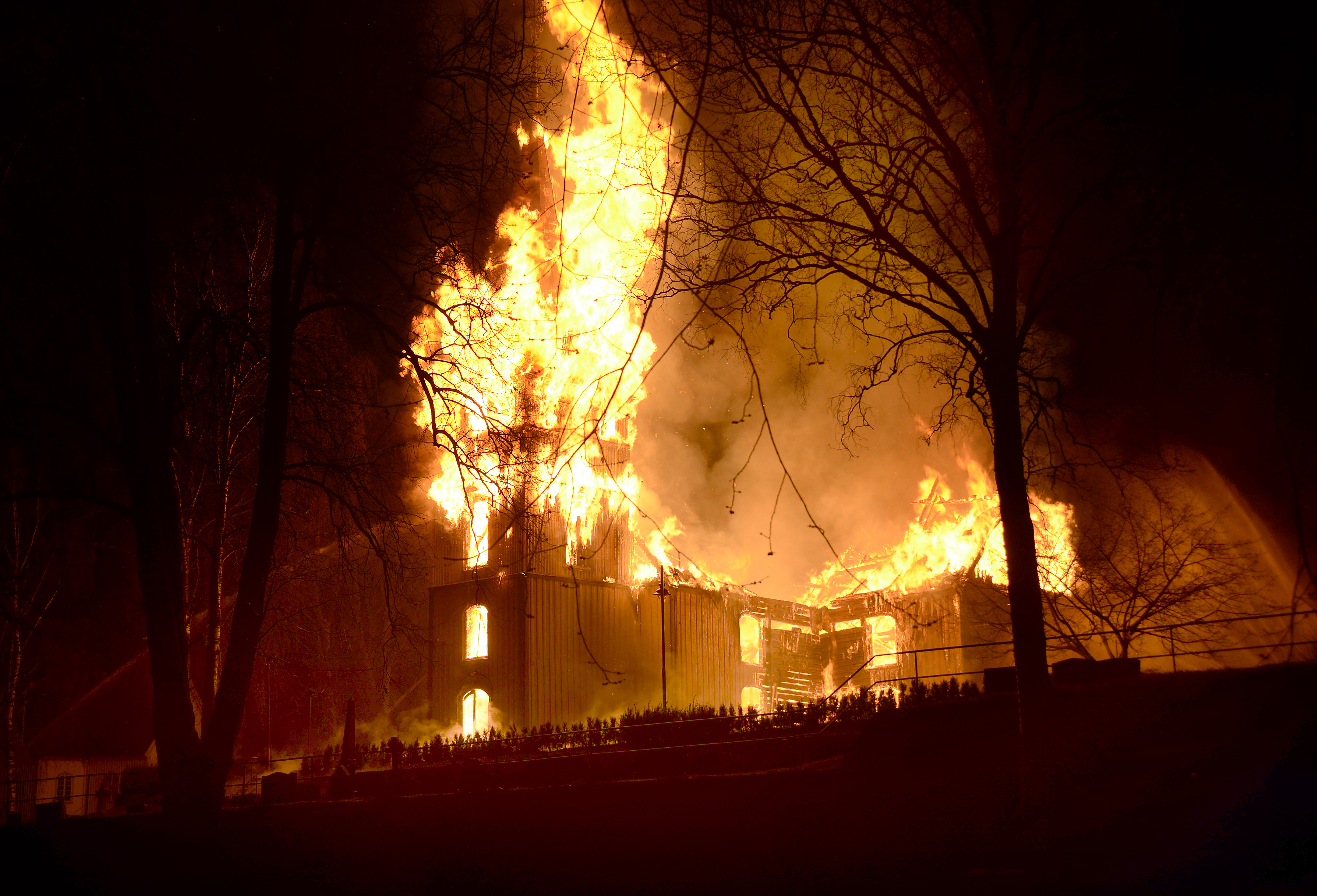 Da Østre Porsgrunn kirke brant ned, tok lokalsamfunnet fyr. Hva var det som var så brennbart?