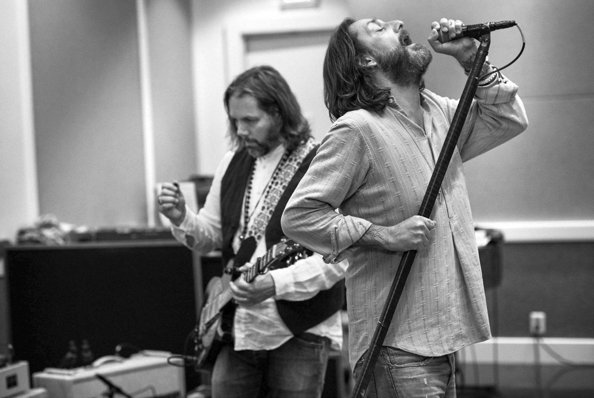 Chris og Rich Robinson er sammen igjen som The Black Crowes. Foto: Universal Music