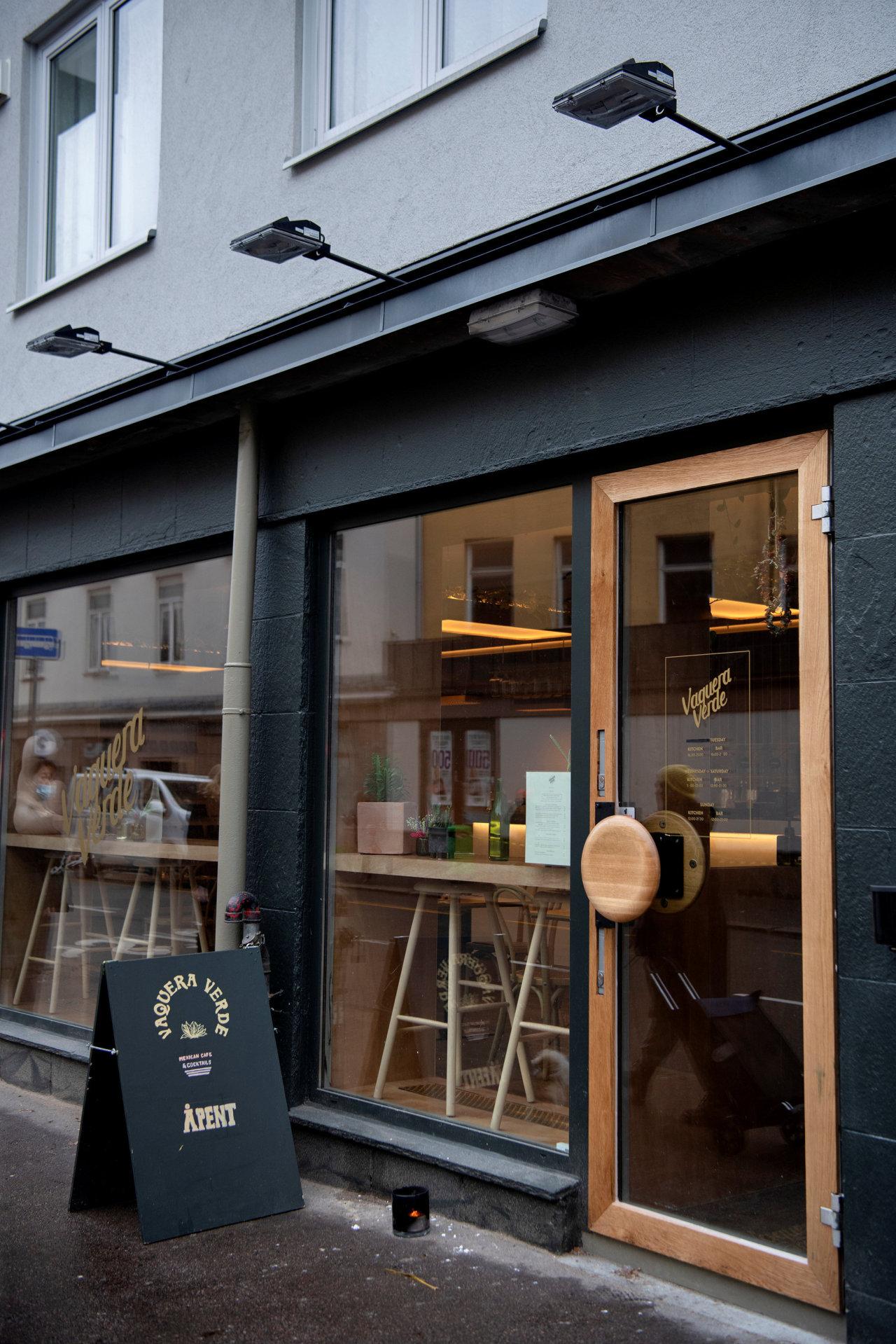 Vaquera verde på St. Hanshaugen åpnet for en måneds tid siden, som en grønn, mexicansk nabolagskro. Basert på besøket denne fredagskvelden, er restauranten i ferd med å bli akkurat det.
Foto: Mimsy Møller