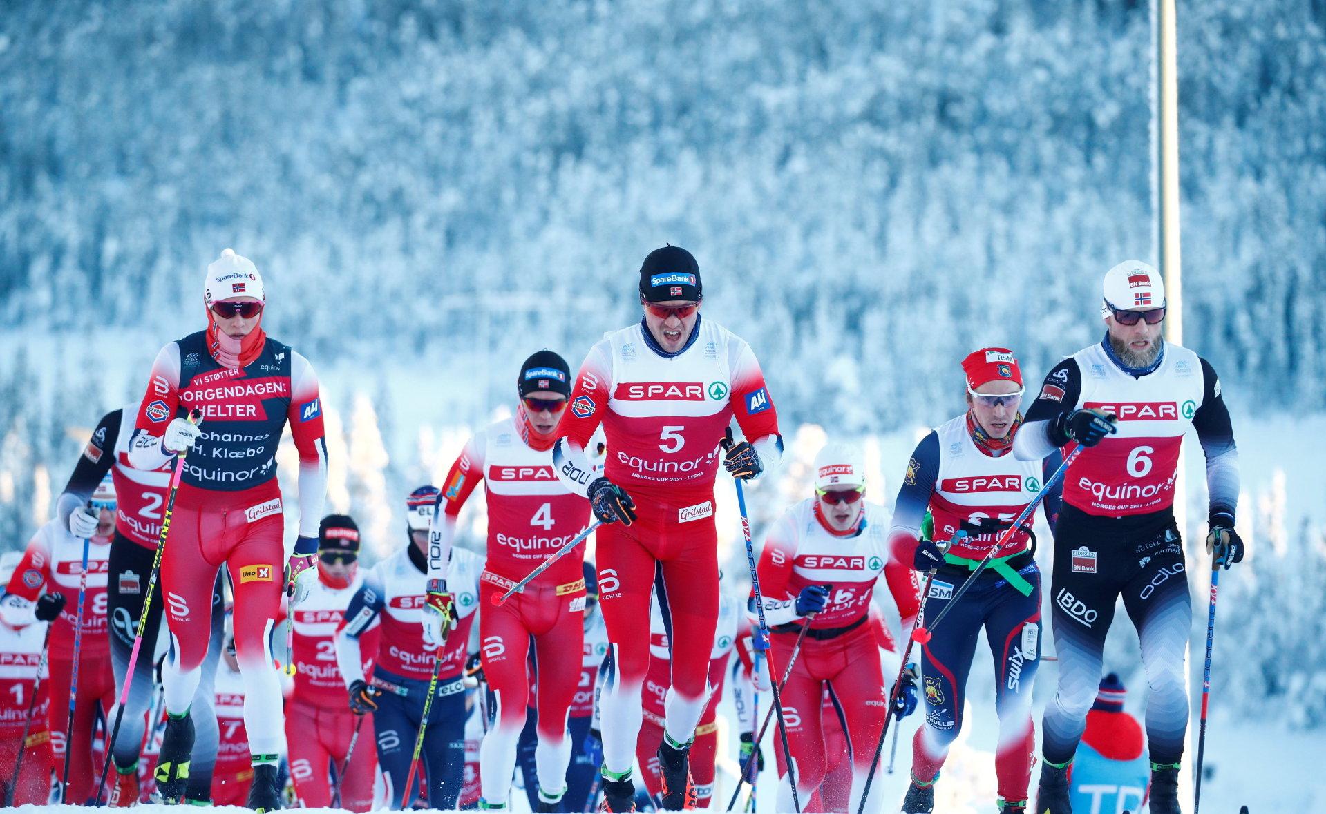 Martin Johnsrud Sundby (t.h) holdt følge lenge med vinneren Johannes Høsflot Klæbo og toer Pål Golberg på tremila på Lygna i går. Foto: Terje Pedersen / NTB