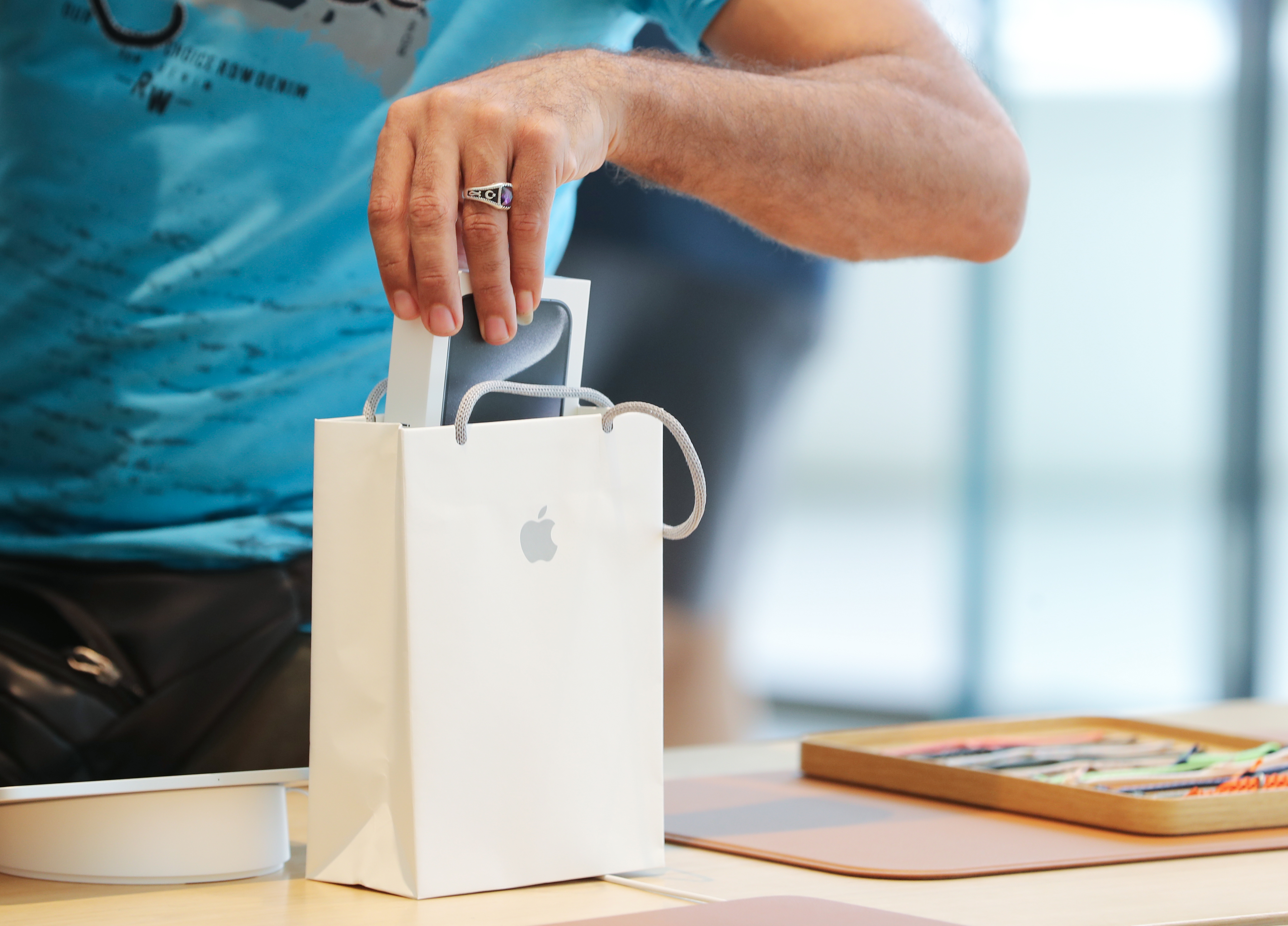 Apple store online bag