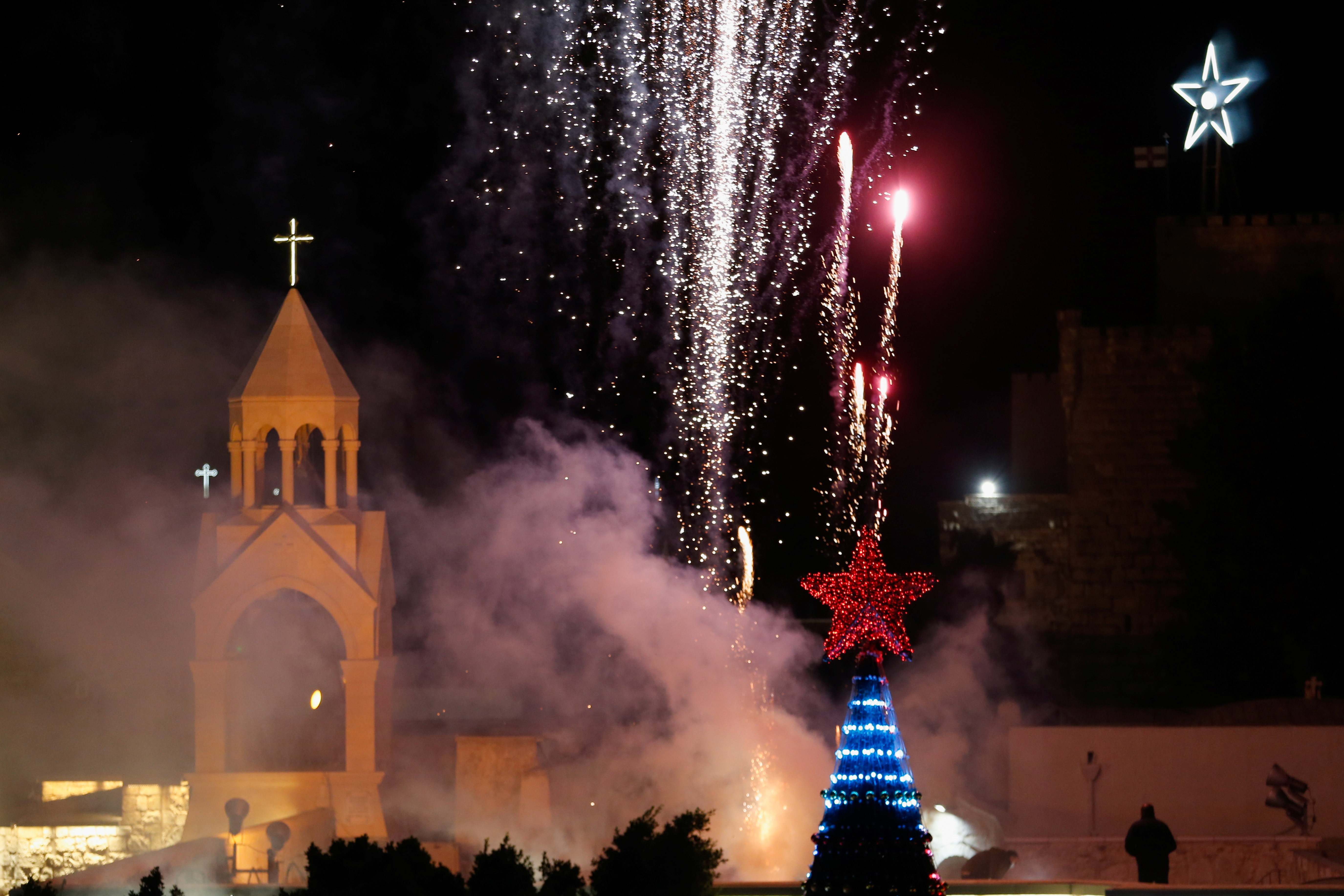 Christmas Eve Bethlehem 2022 Bethlehem Christmas Tree Lighting Draws Crowds Amid Hopes For Busy Festive  Period