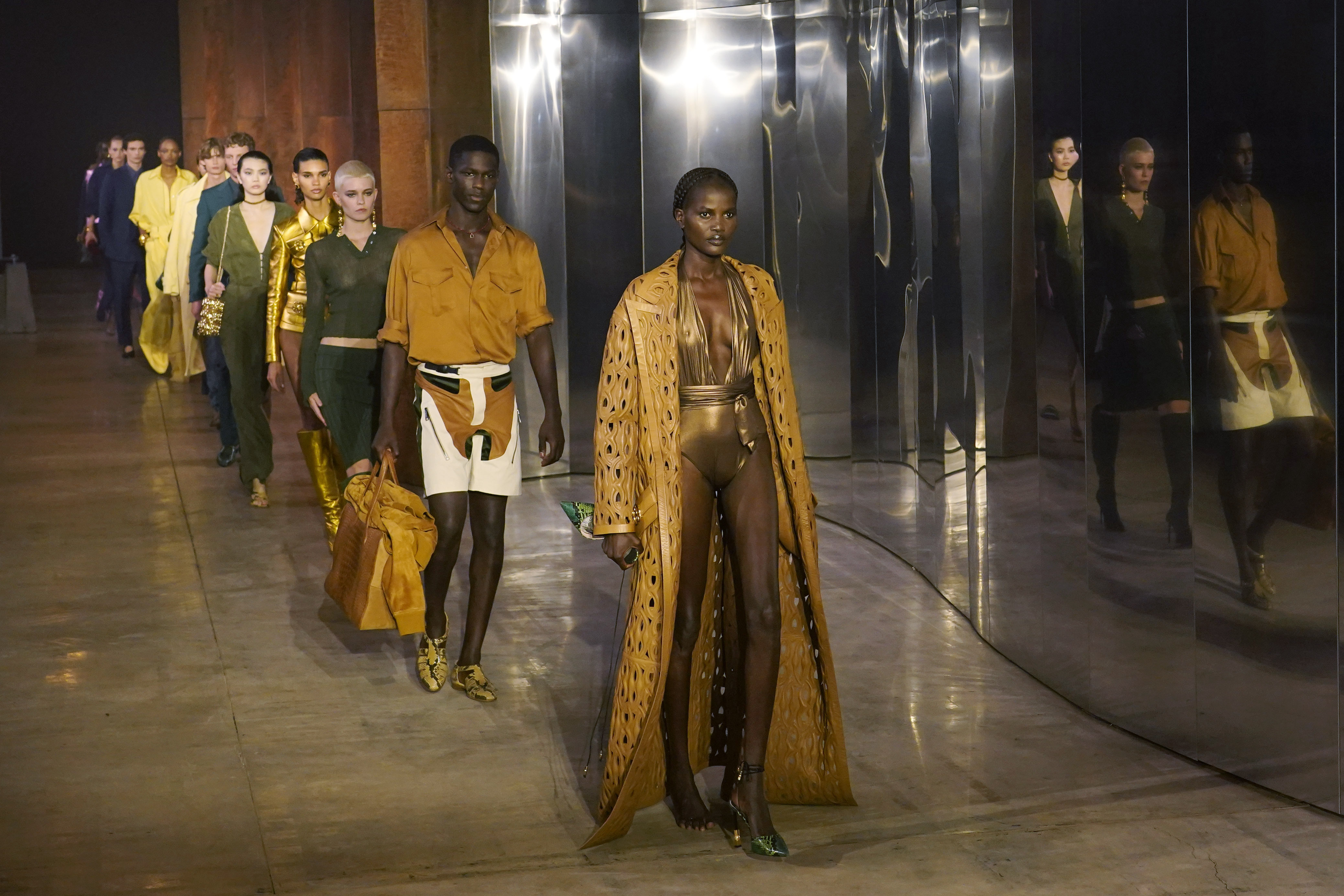 Linda Evangelista on Yellow Dior Dress - Linda Evangelista Fashion Essay