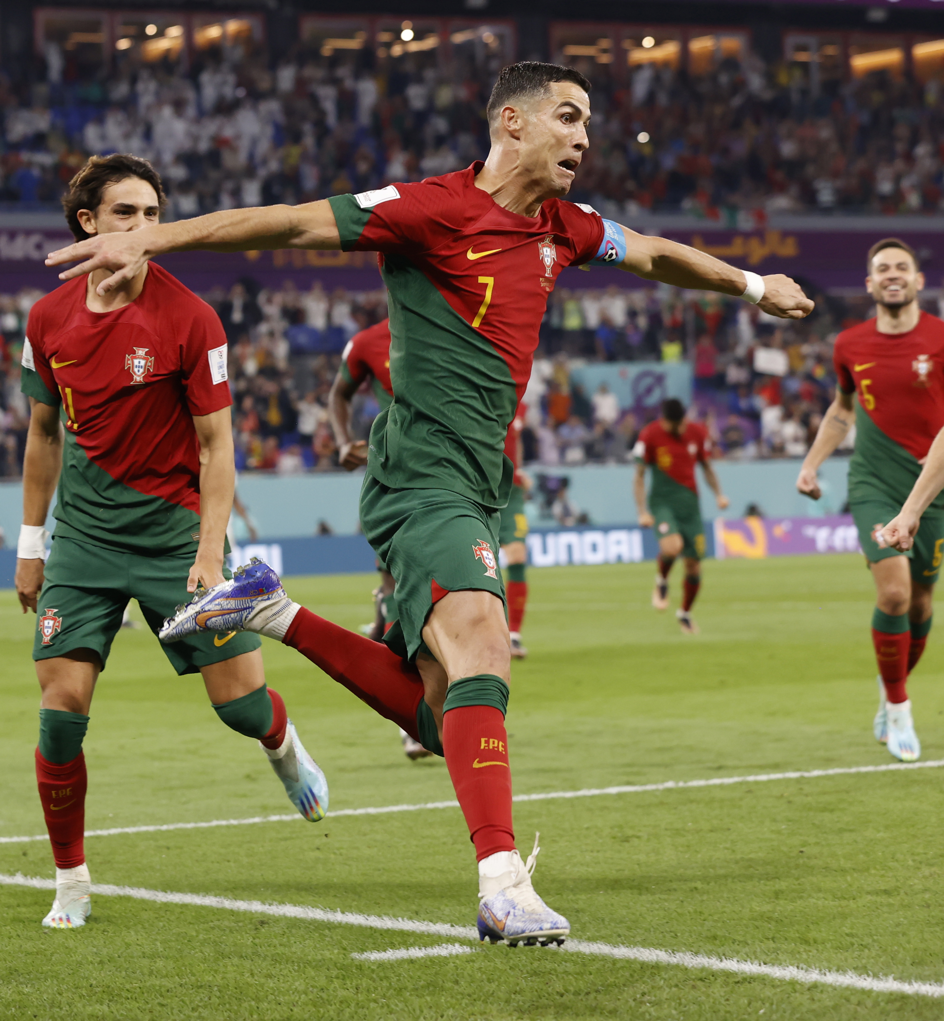 How will Ronaldo, Neymar and Messi watch the 2018 WC draw? - EgyptToday