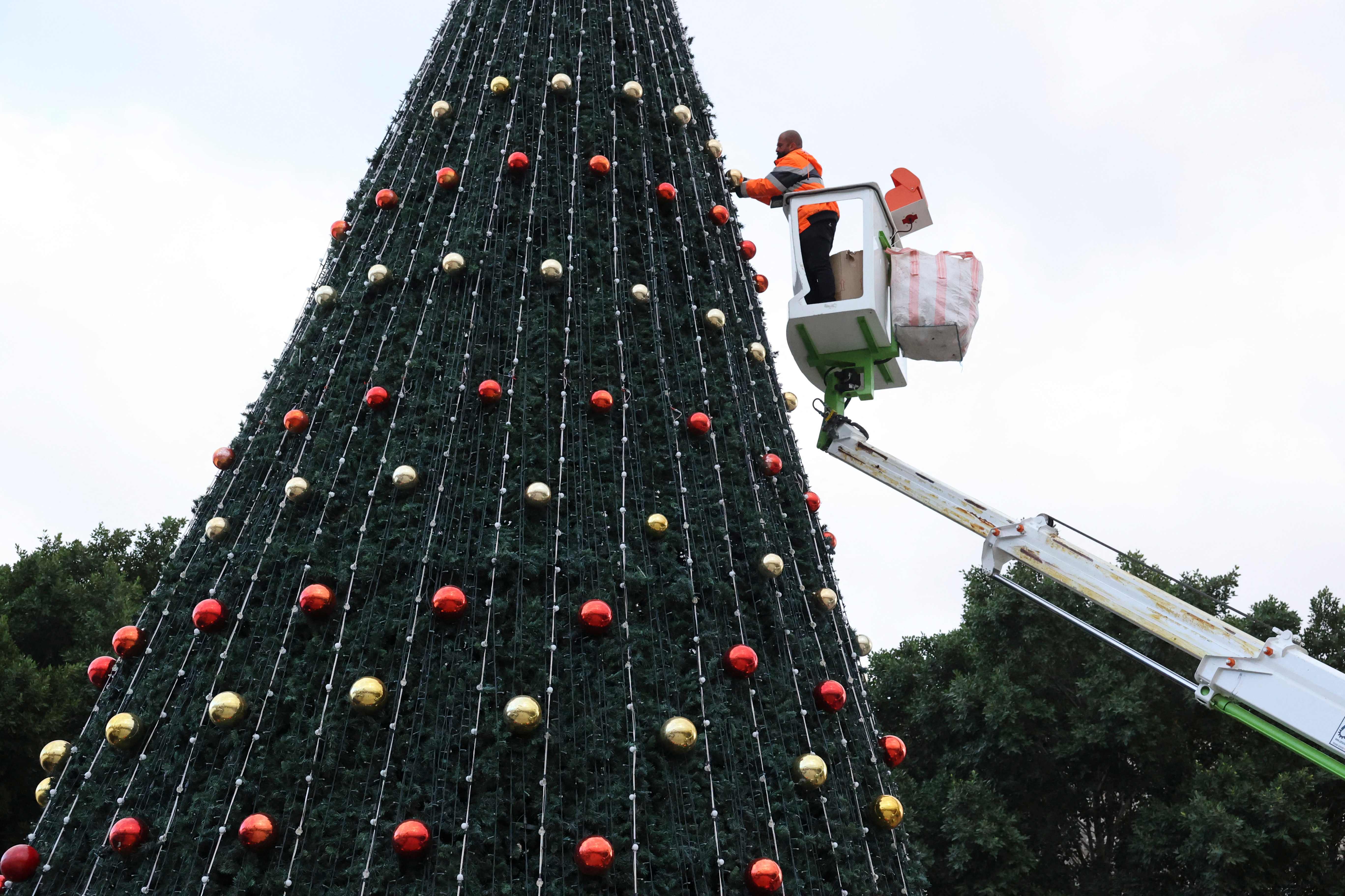 Bethlehem Christmas Tree Lighting Draws Crowds Amid Hopes For Busy Festive Period