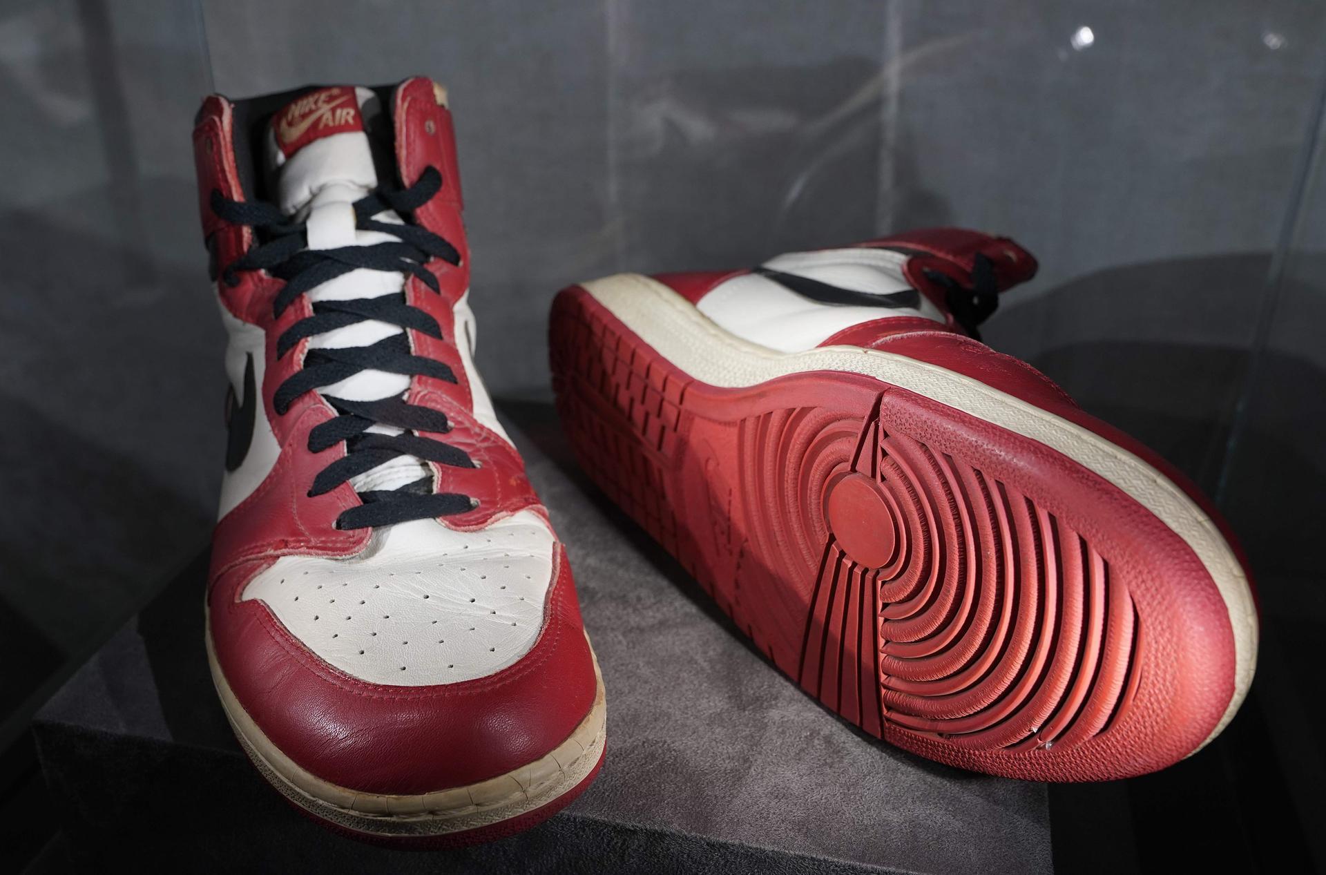 Michael Jordan UNC jersey auctioned for $1.38 million - Los Angeles Times