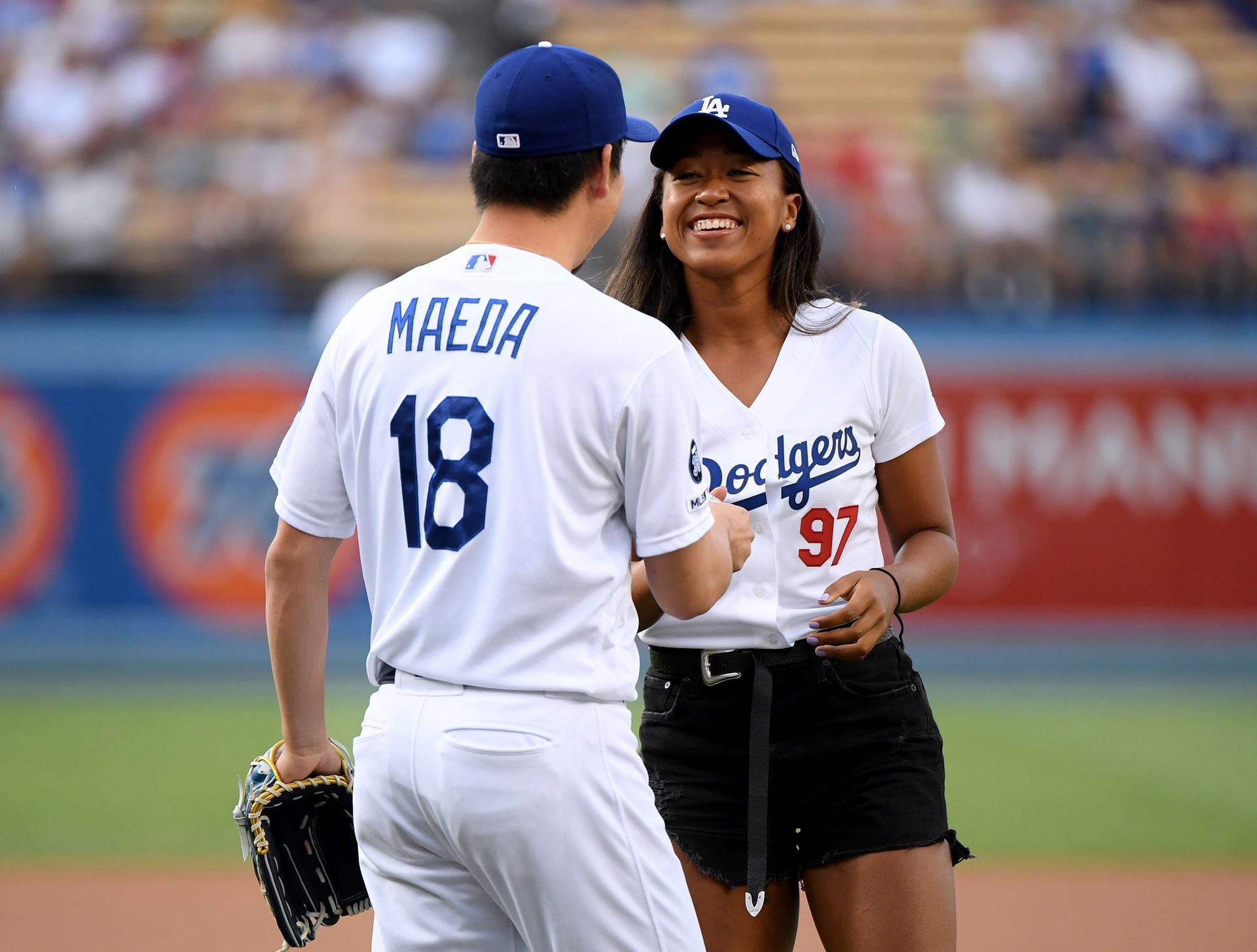 Naomi Osaka throws ceremonial 1st pitch at Dodger Stadium