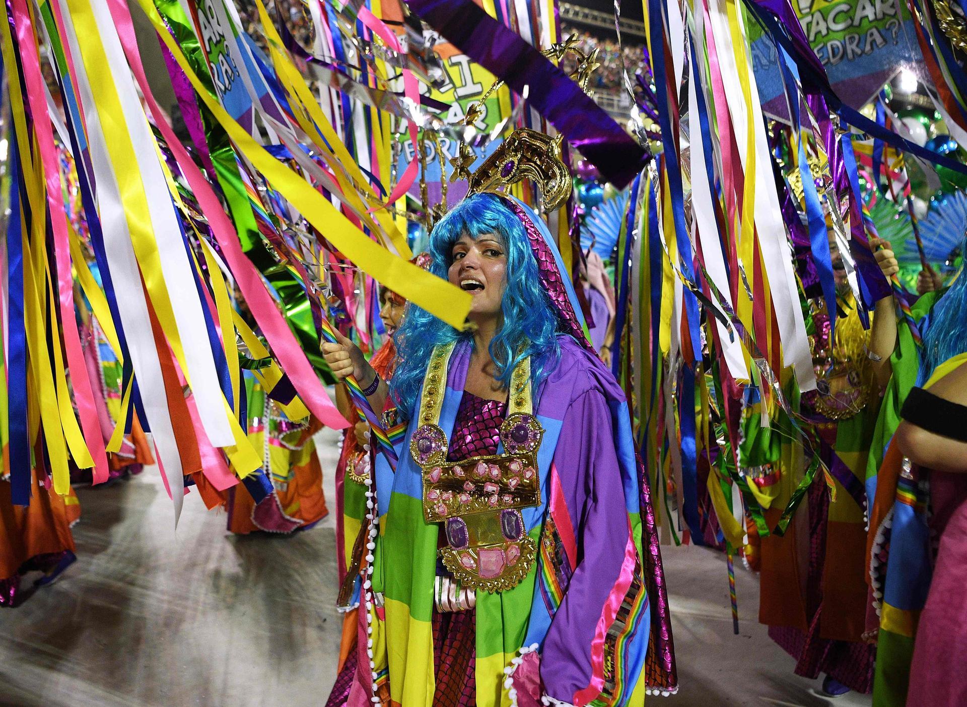 Carnival rio de janeiro woman feathers hi-res stock photography