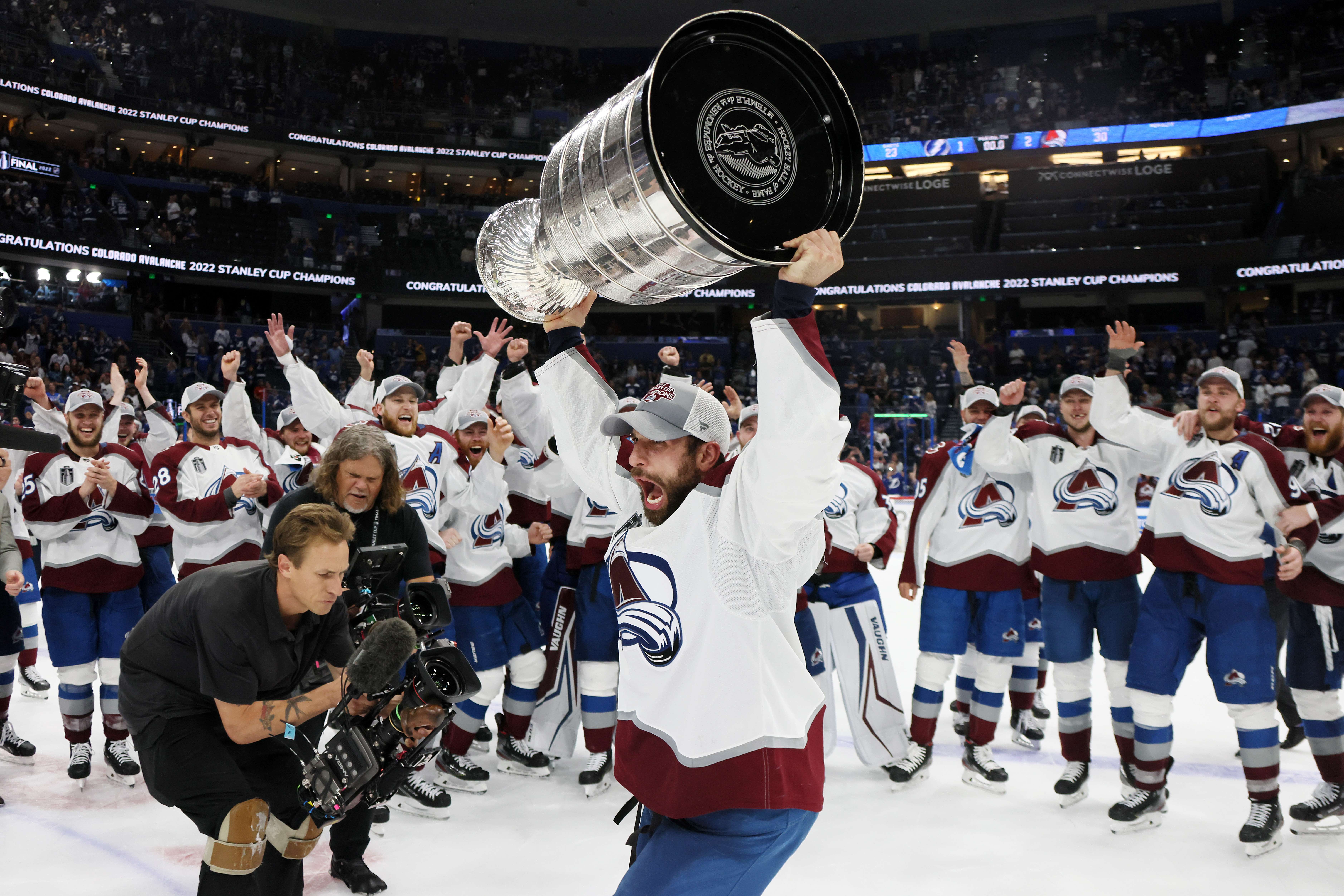 : Nazem Kadri Colorado Avalanche Unsigned 2022 Stanley Cup  Champions Raising Cup Photograph - NHL Photomints and Coins : Sports &  Outdoors