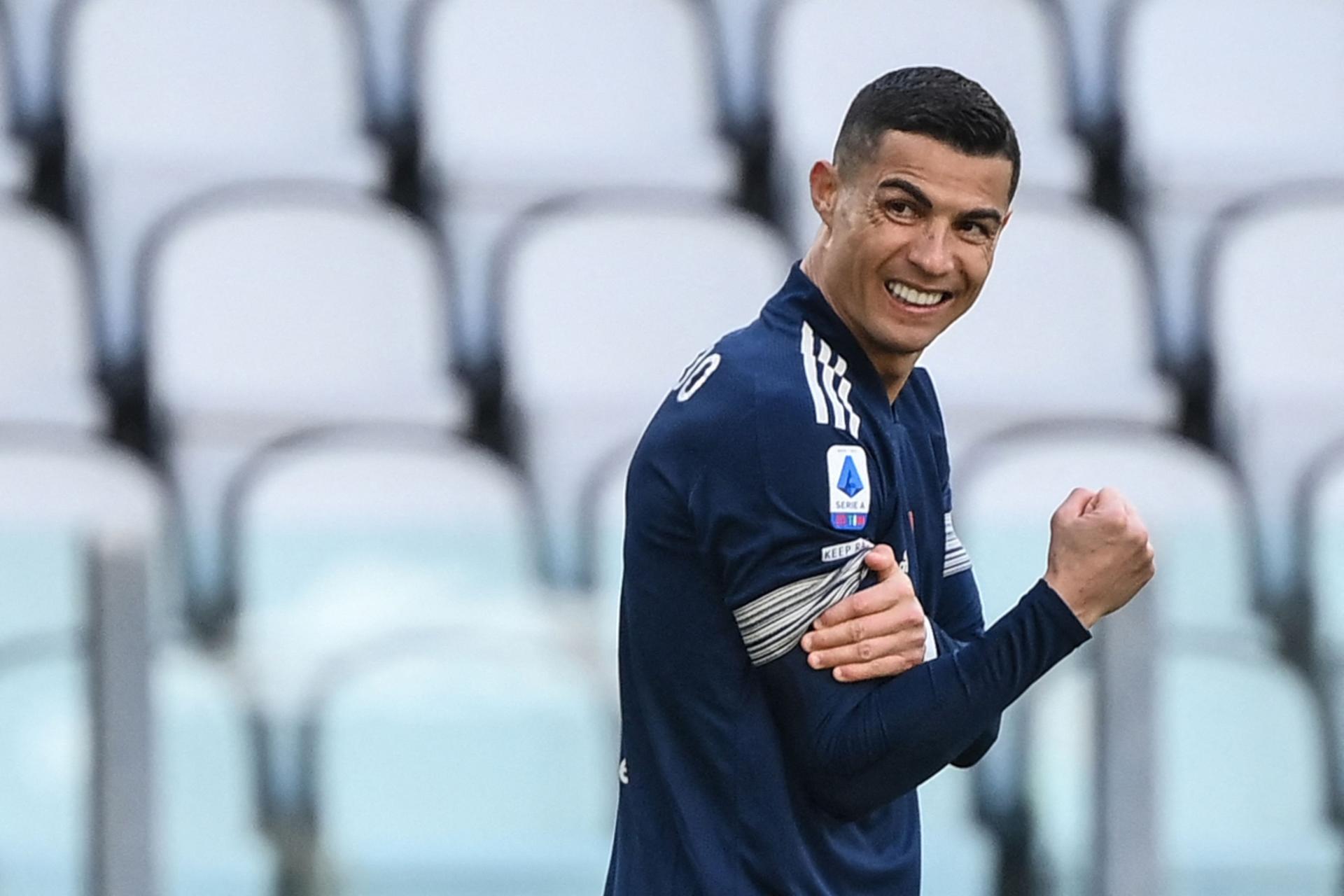 Cristiano Ronaldo presented with GOAT jersey by Juventus after