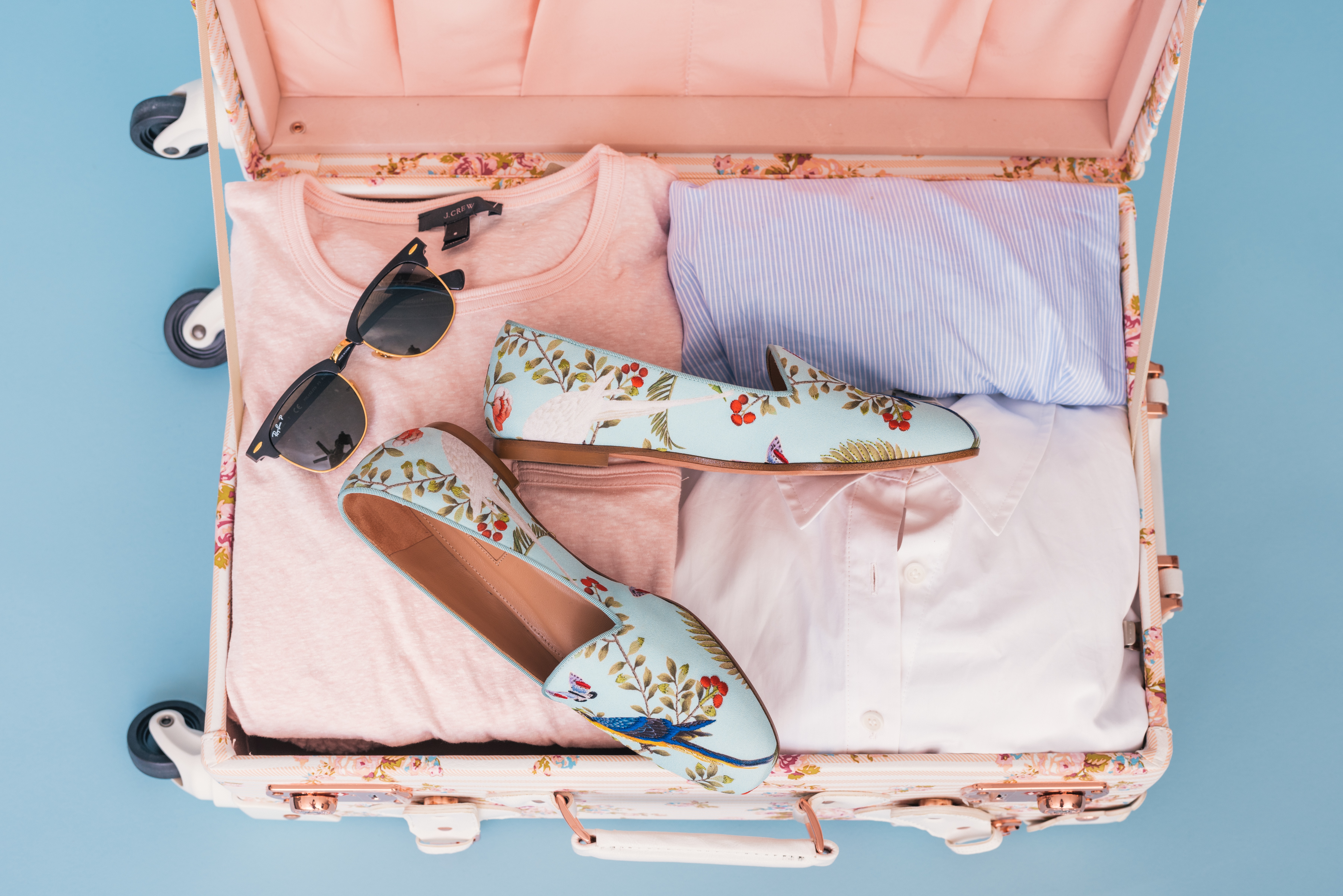 Suitcase clothes online