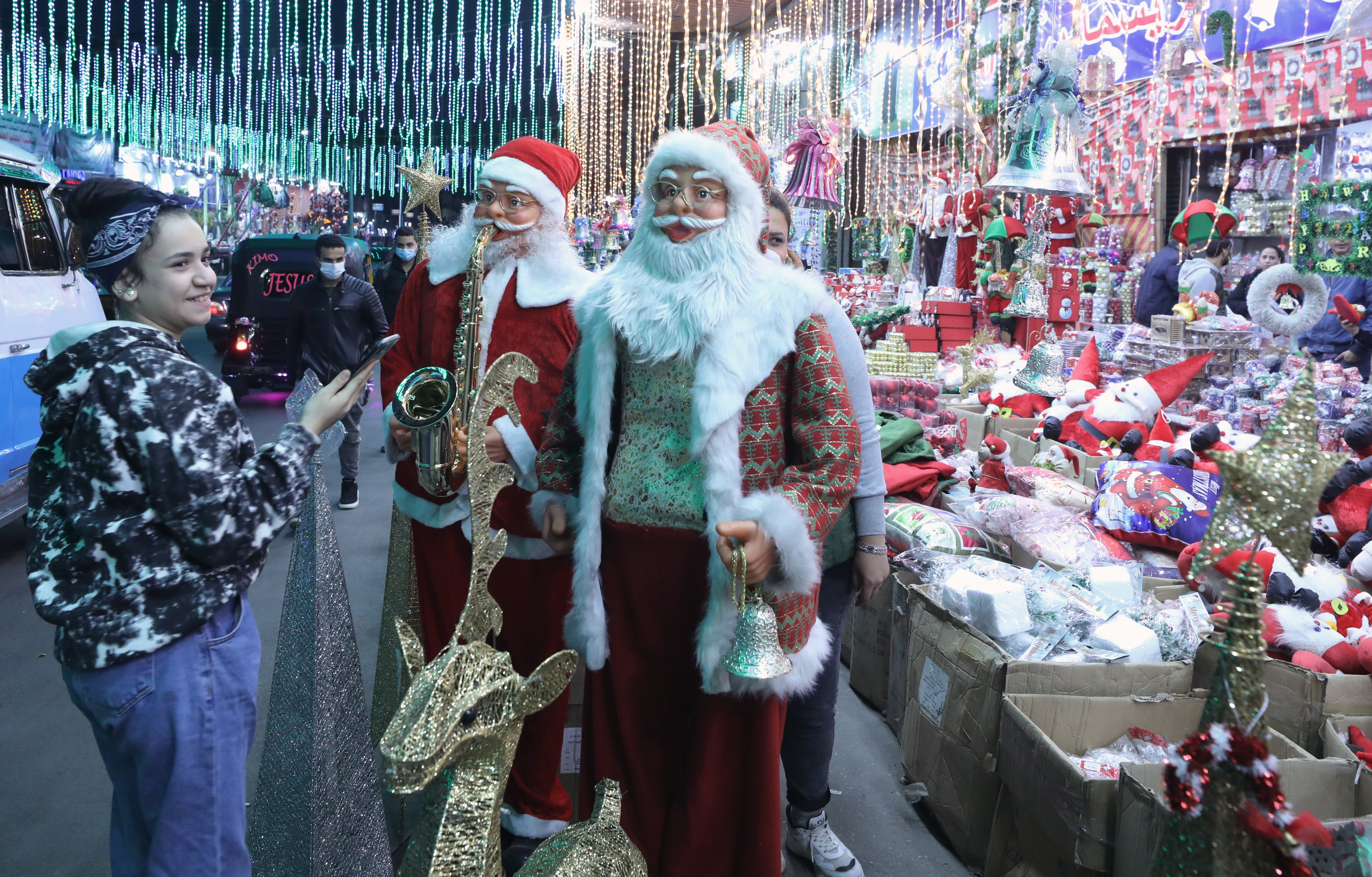 Christmas Events In Cairo 2022 Cairo Celebrates Christmas With Santa Claus, Twinkling Lights And Reindeer  Antlers