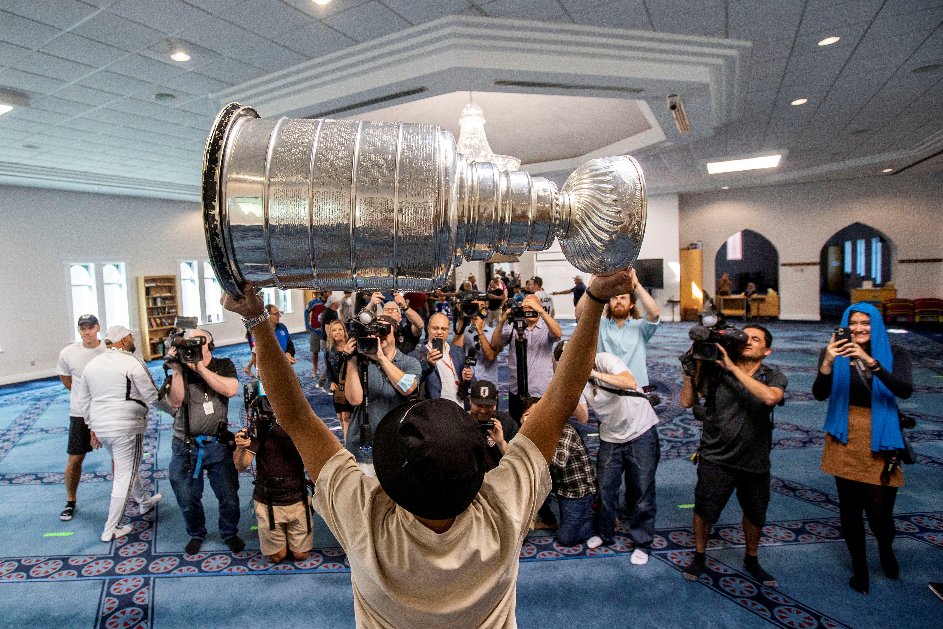 Ex-Leaf Nazem Kadri Is The First Muslim Stanley Cup Champ & He Shaded His  Old Team So Hard - Narcity