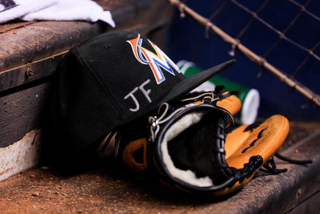 18 pictures of the Marlins' emotional tribute to Jose Fernandez