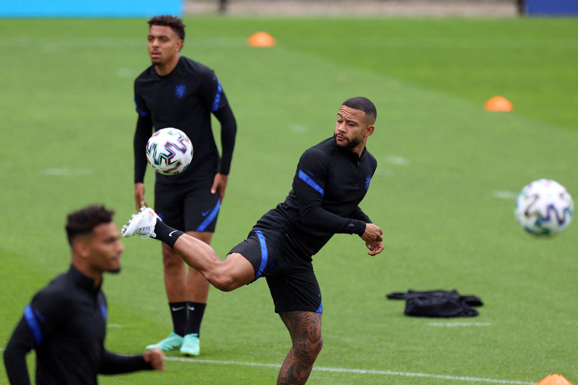 Memphis Depay 'won't be accepted at Barcelona' after Netherlands' Euro 2020  exit, Football, Sport