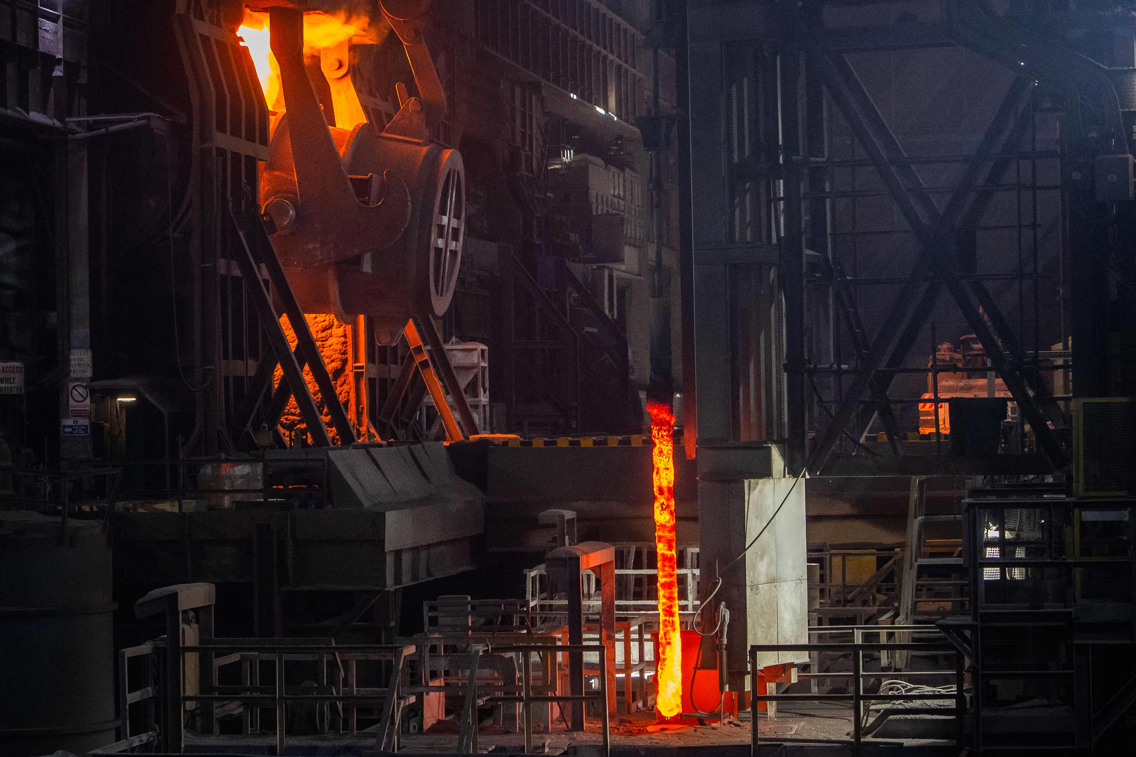 Tata Steel: Port Talbot steelworks gets £500m by UK government - BBC News