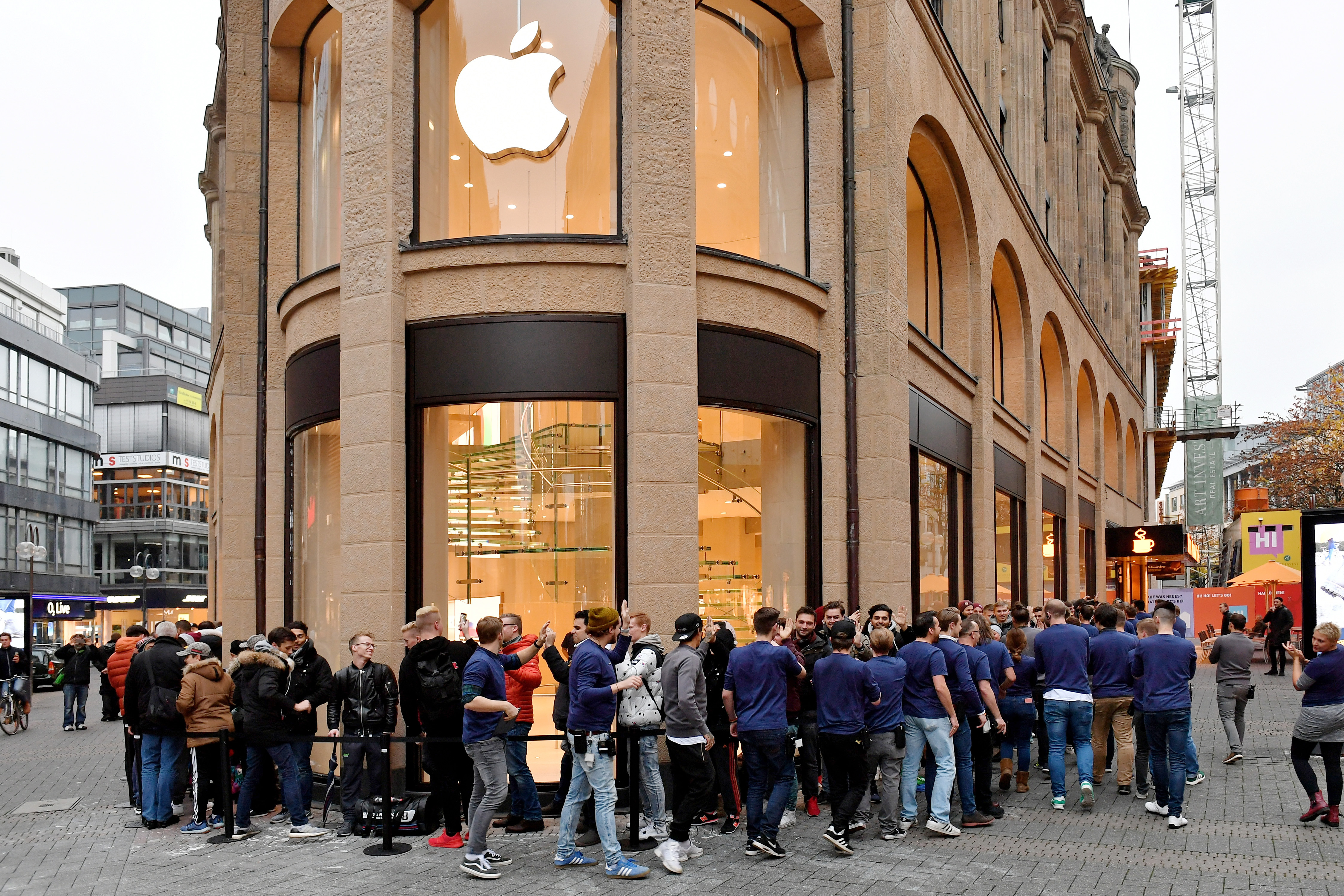 Tata Group to open 100 exclusive Apple stores: Report