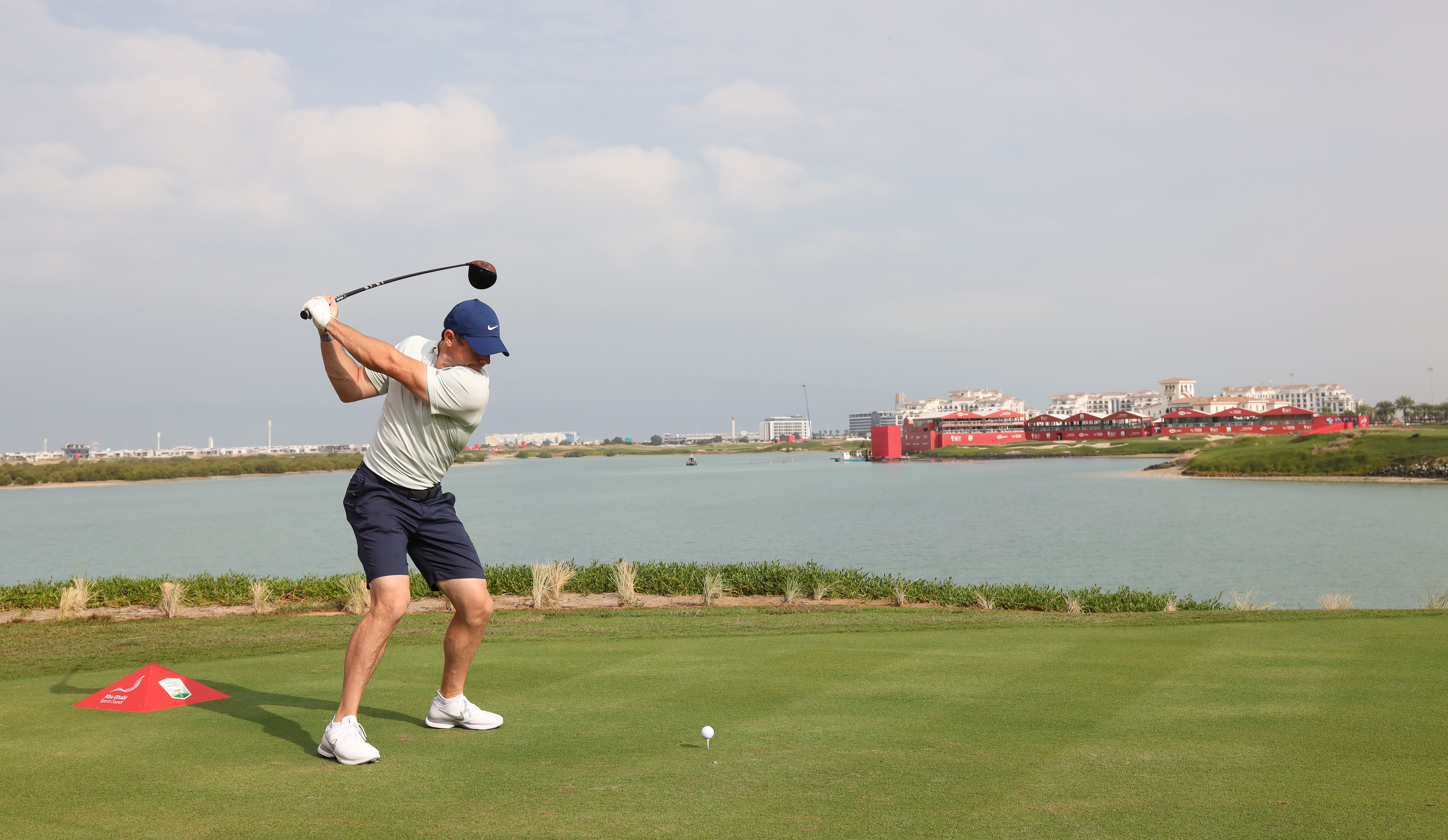 Roaming Dhabi Designs: Old Course, New Style - GolfThreads