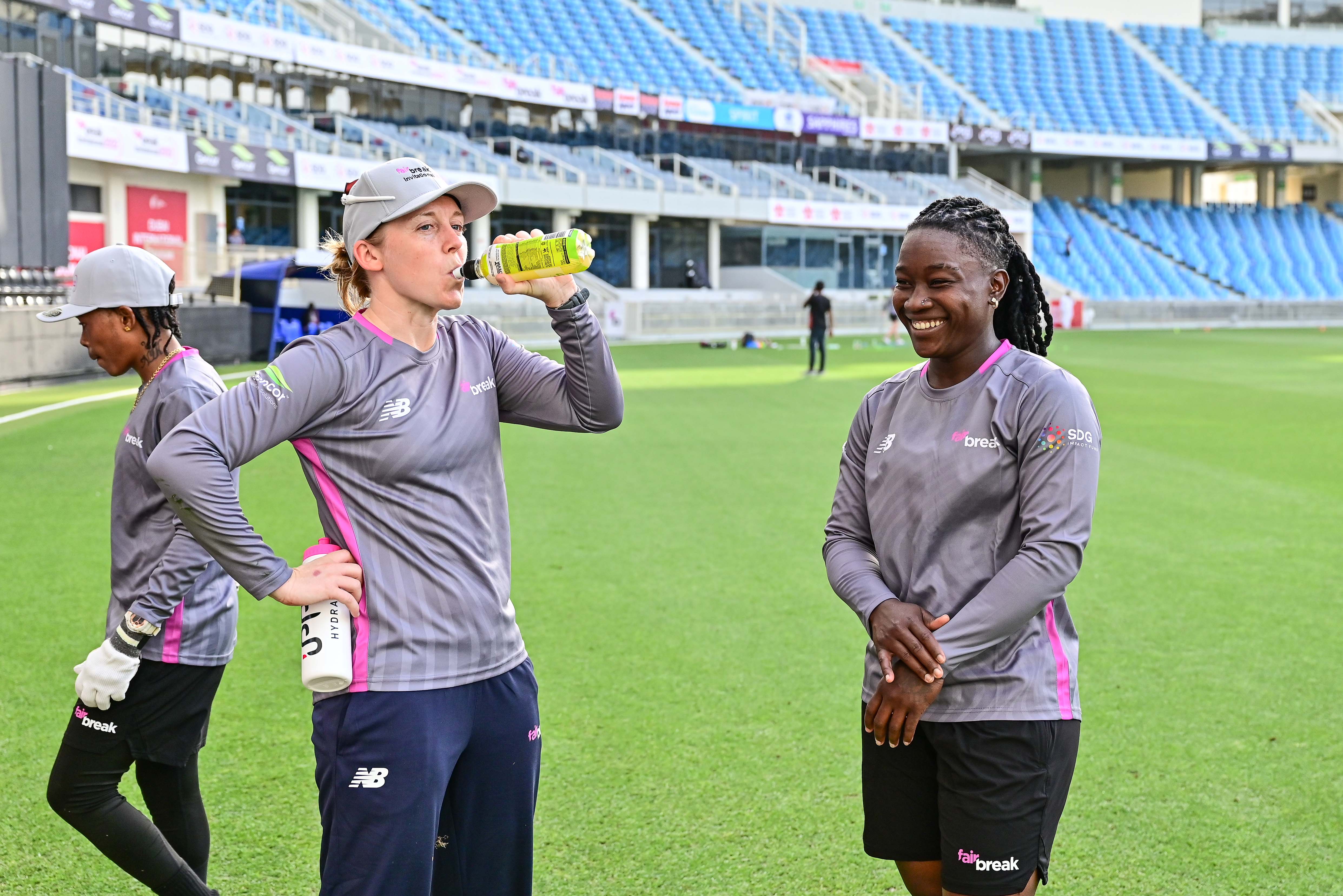 Heather Knight and Deandra Dottin take a drinks break.