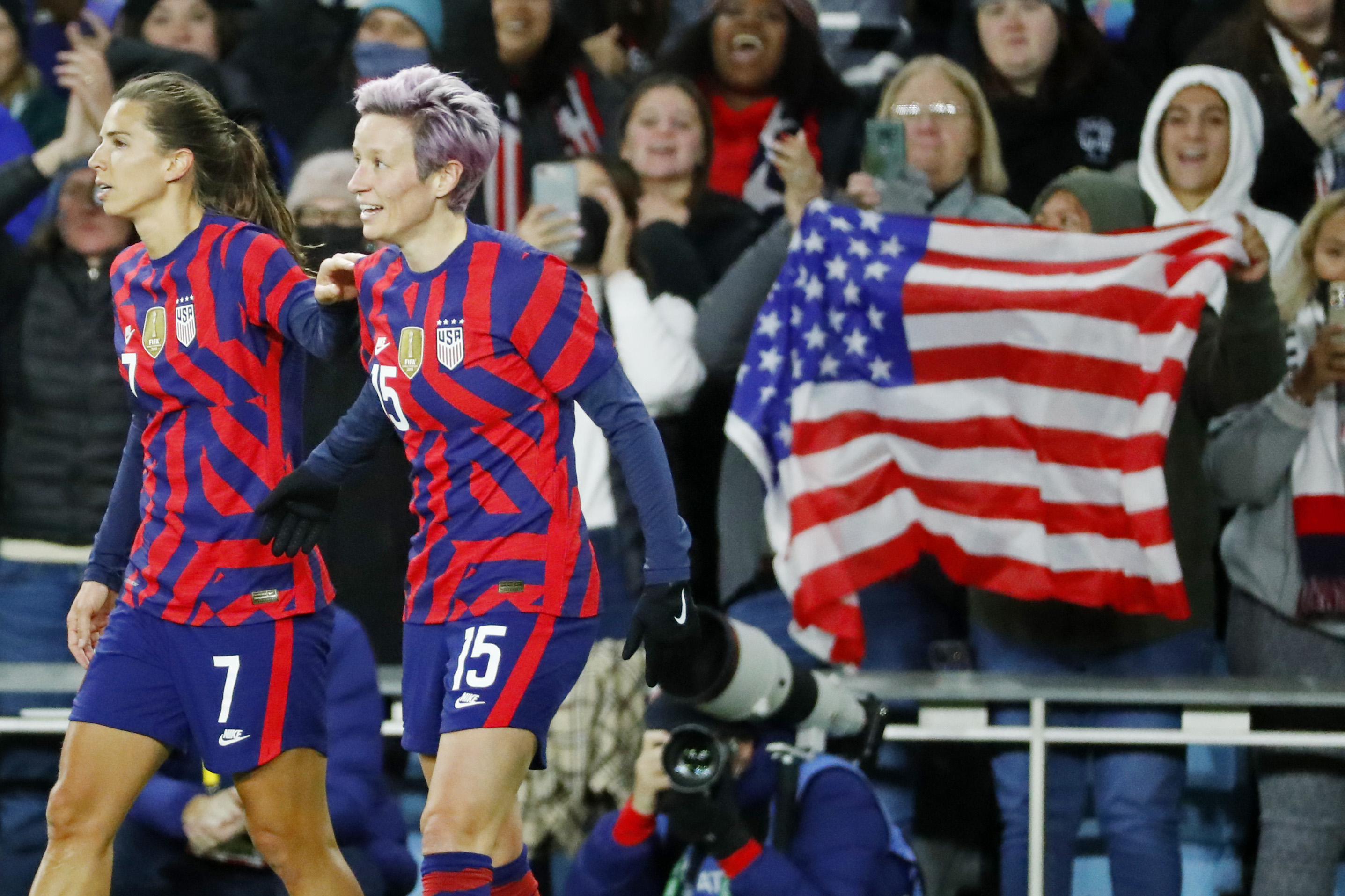 USWNT, U.S. Soccer settle equal pay lawsuit for $24 million - The  Washington Post