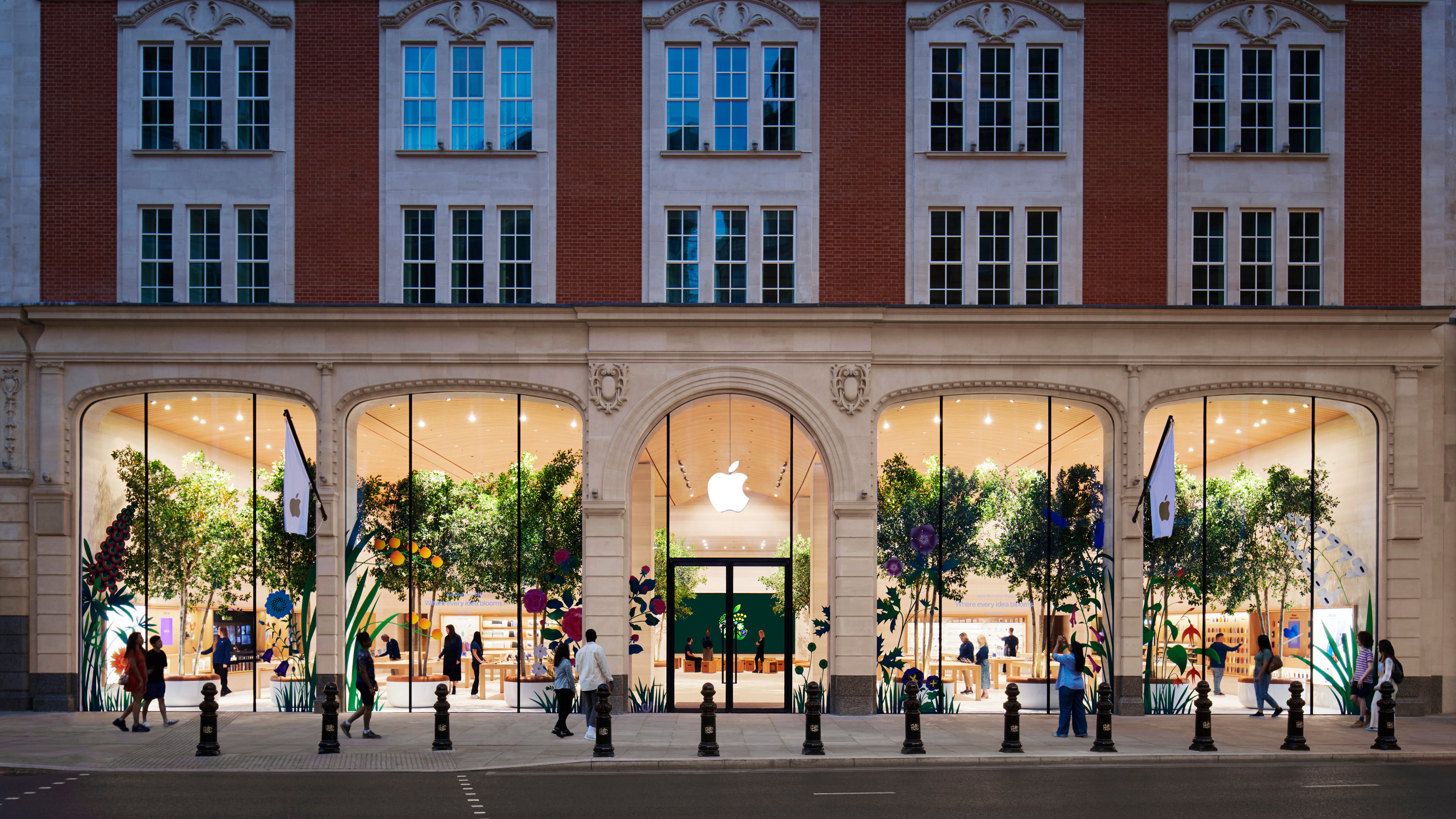 Tata Group prepping to open 100 exclusive Apple stores in India