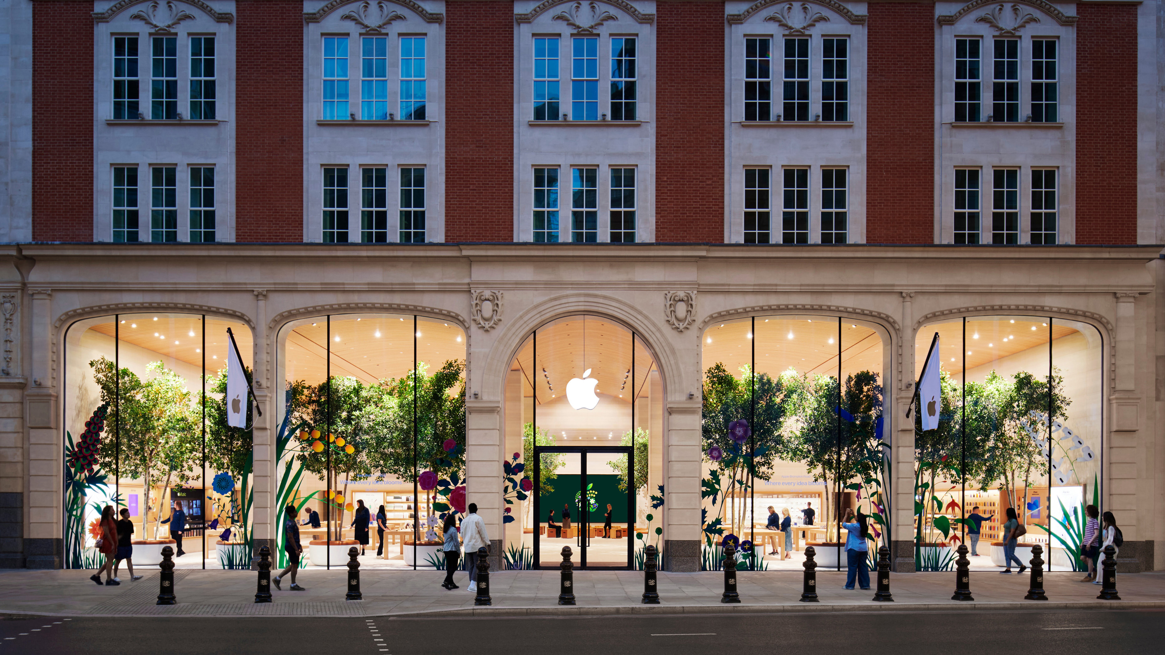 Tata Group May Soon Open 100 Small Exclusive Apple Stores In Malls And  Other Places: Report