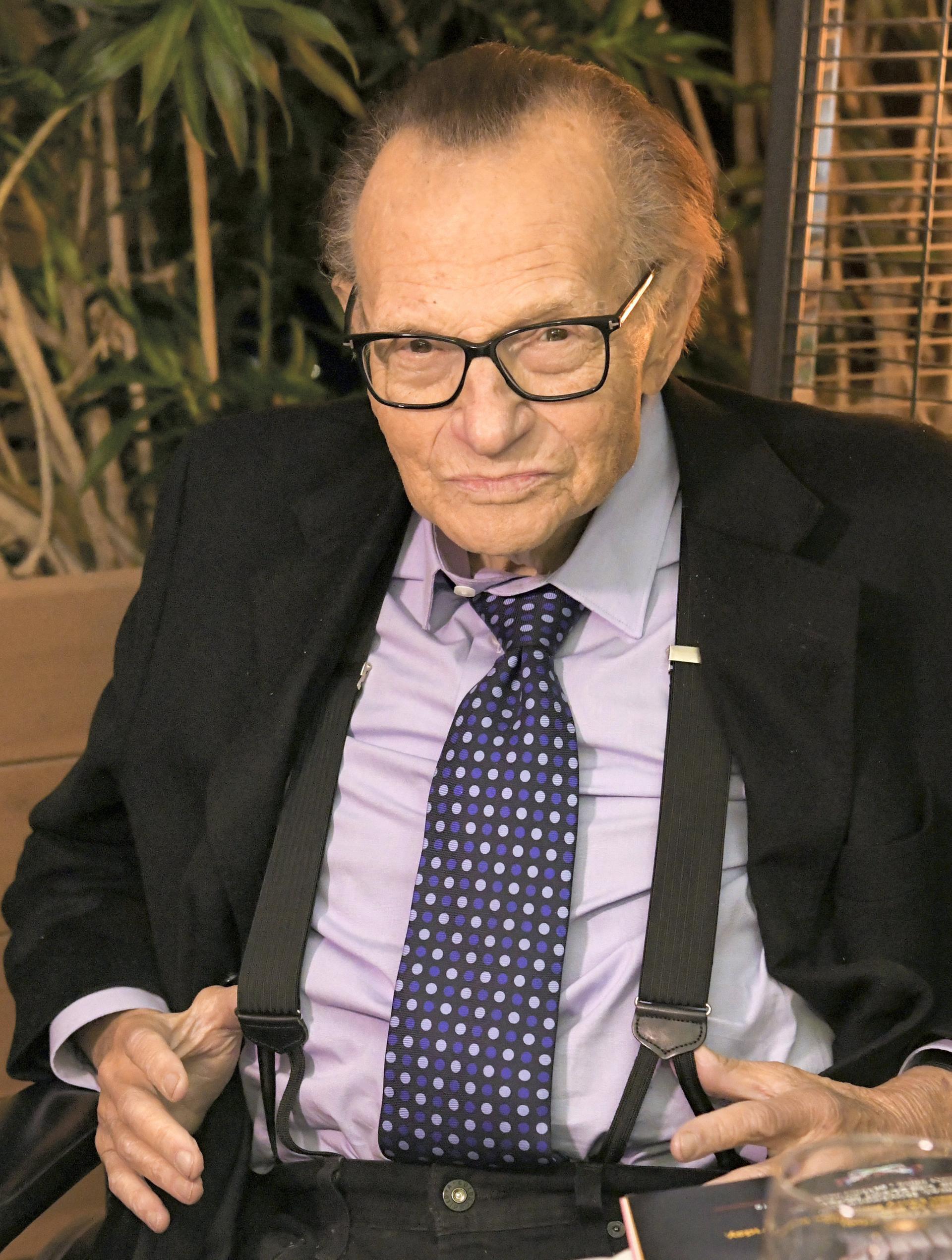 Tributes pour in for legendary talk show host Larry King