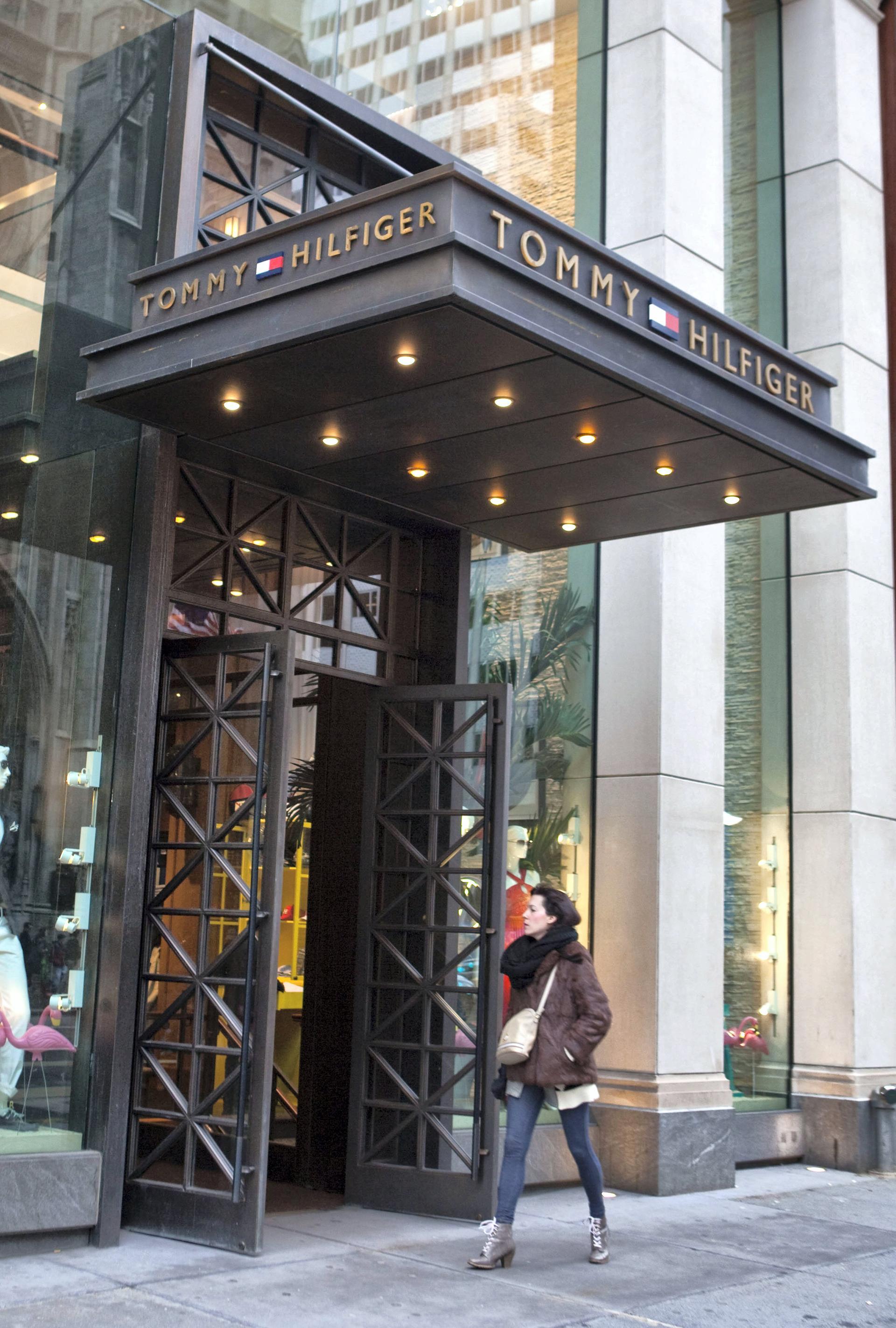 Tommy Hilfiger store on Fifth Avenue, New York City, USA Stock Photo - Alamy