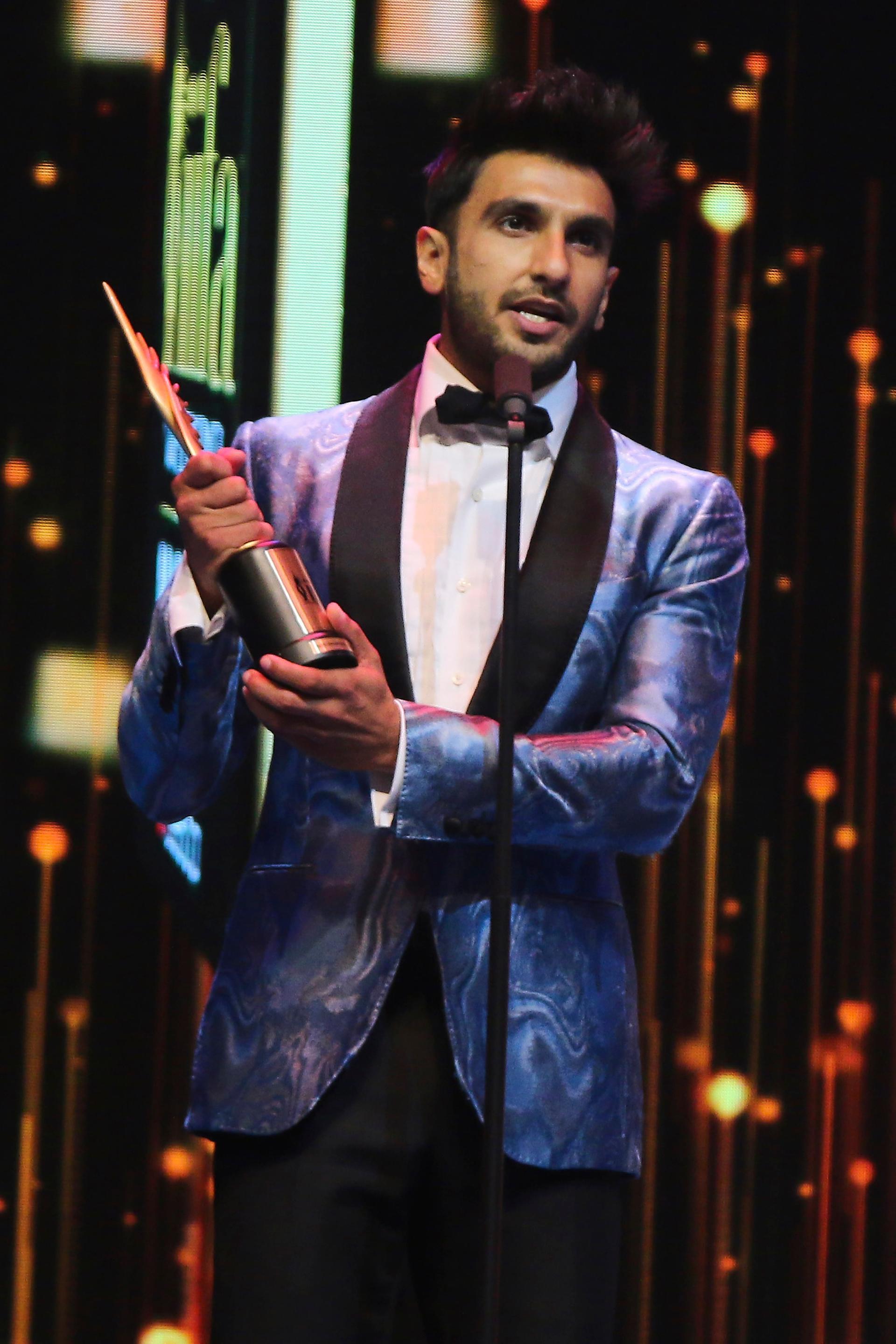 Bollywood Tashan on Instagram: Ranveer singh looks classy in suit 🔥🔥🔥  @bollywood_tashan . . . #ranveersingh #ranbirkapoor #aliabhatt #bhartisingh  #shahrukhkhan #hrithikroshan #kapilsharma #katrinakaif #arjunkapoor  #anus