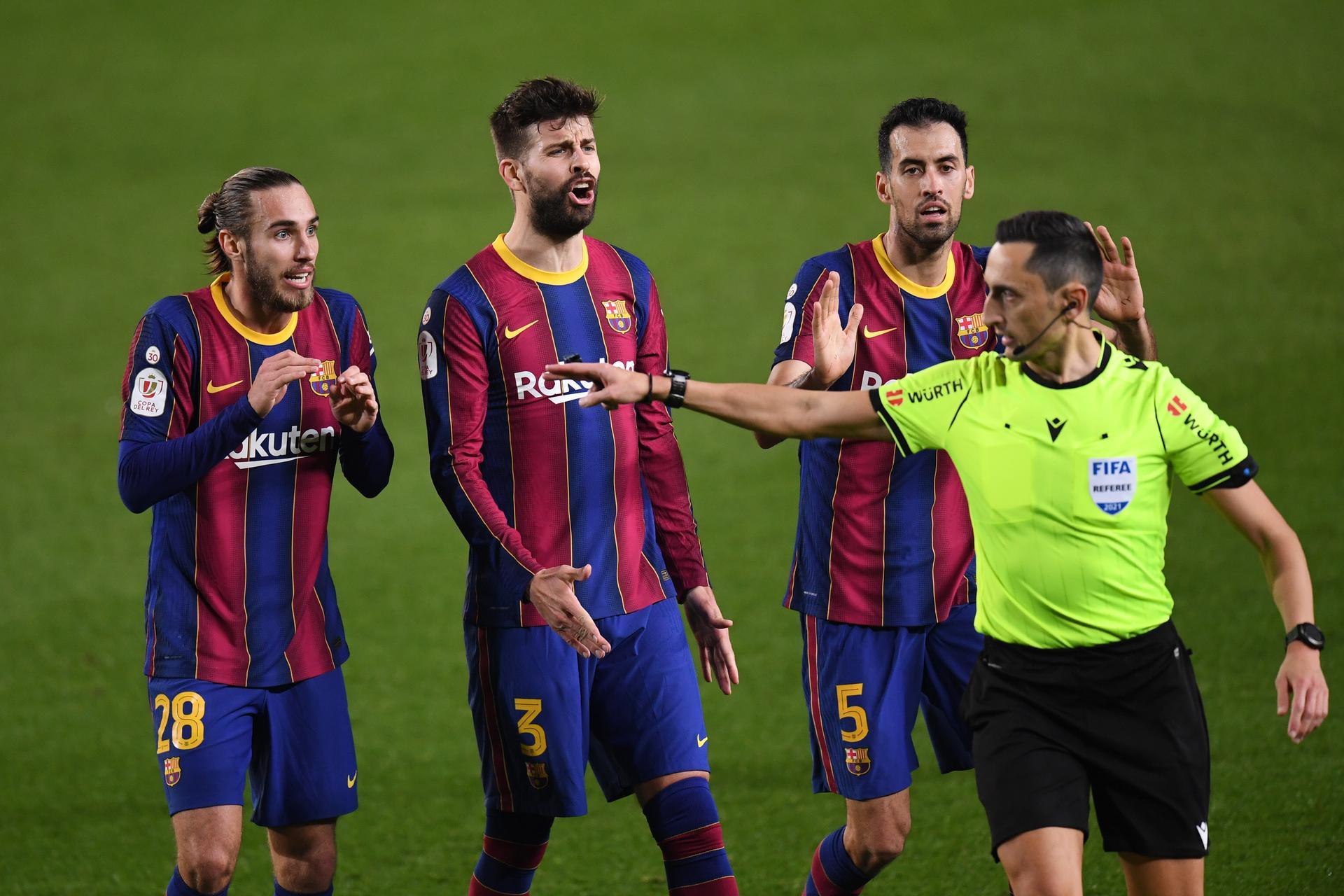 Determining the referee to catch El Clasico