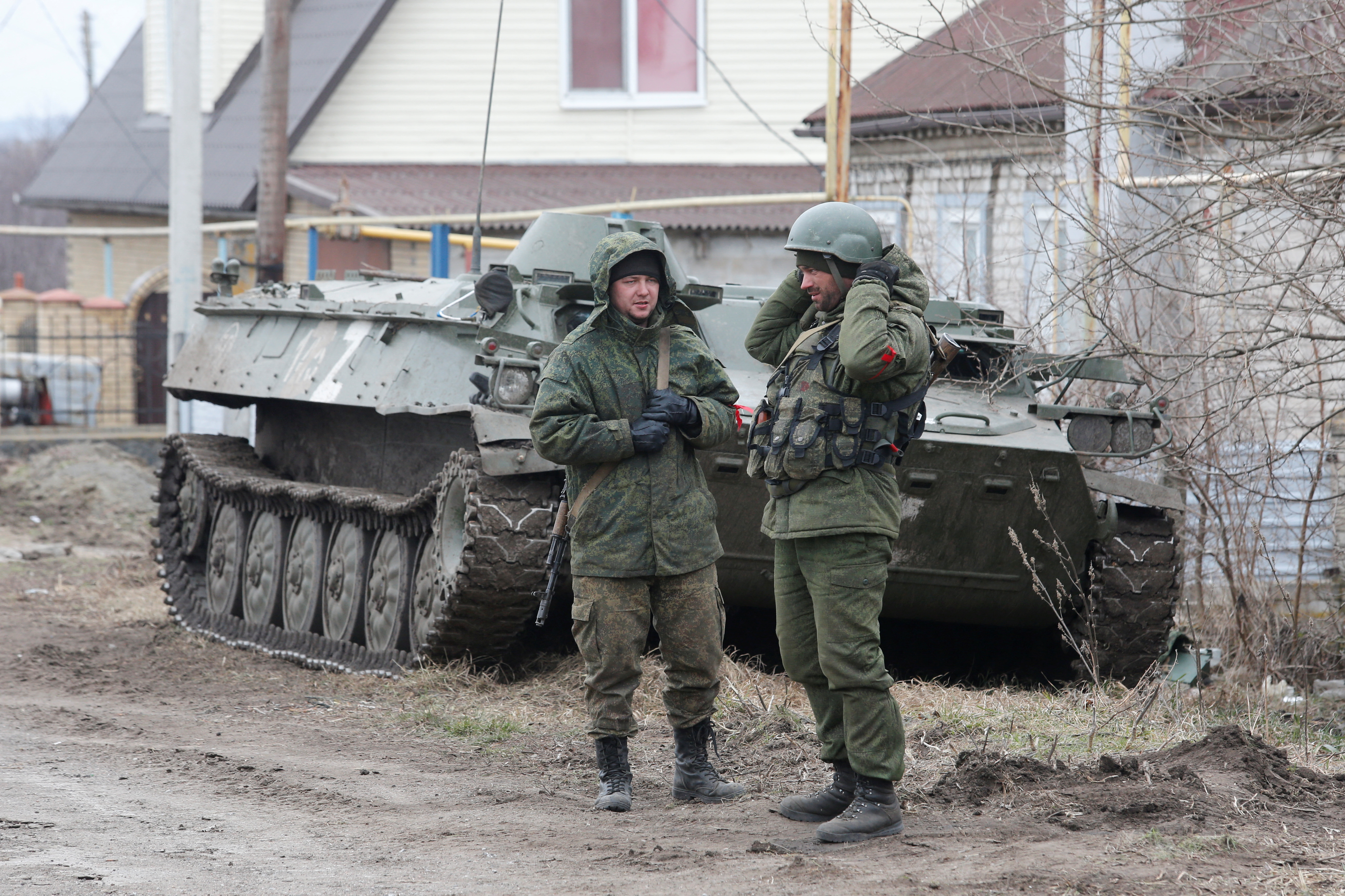 Soldiers loyal to Russia, but with insignia-free uniforms, in the separatist-controlled settlement of Bugas. Reuters