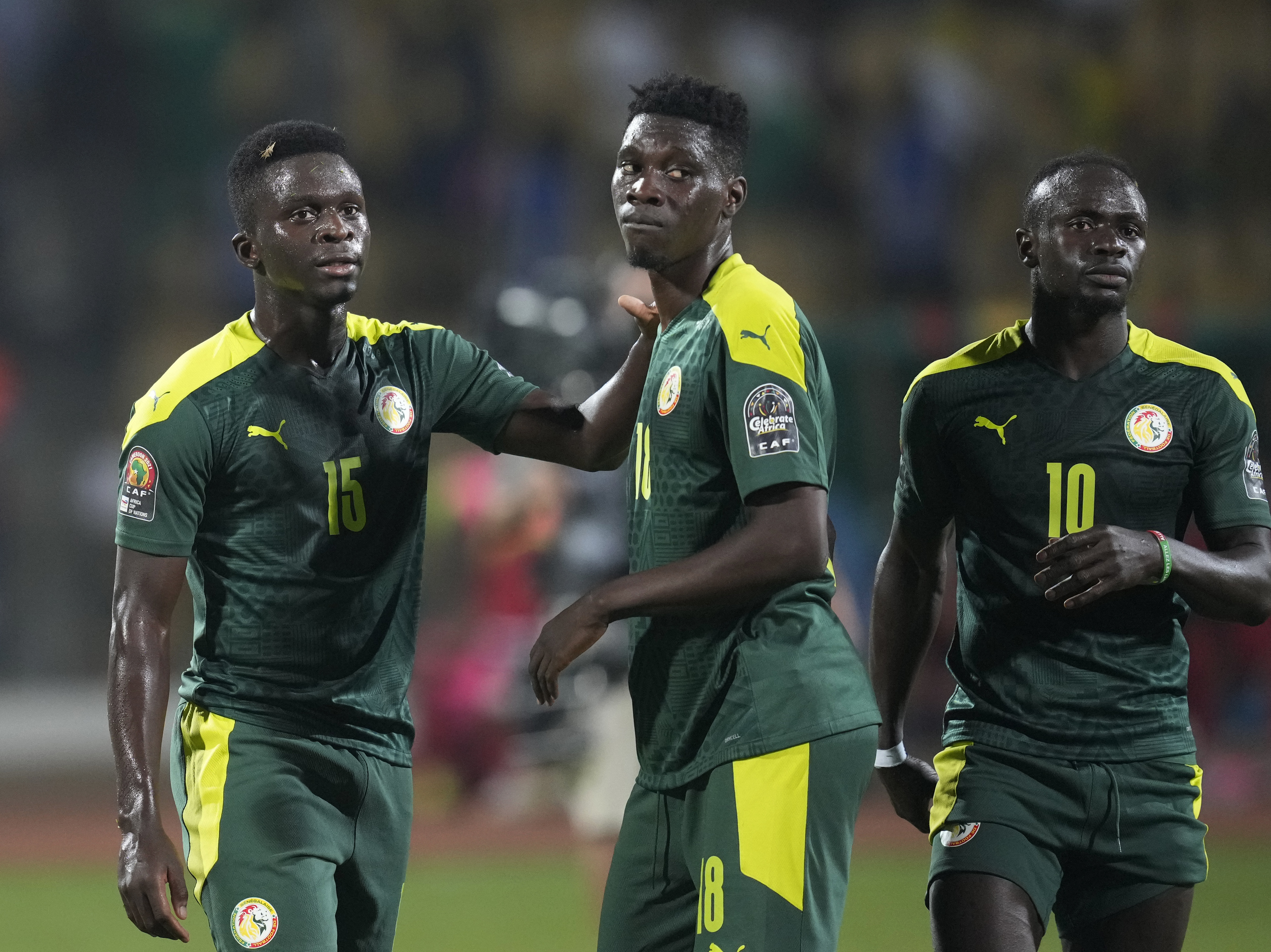 Afcon: Sadio Mane scores but suffers head injury as Senegal reach last  eight