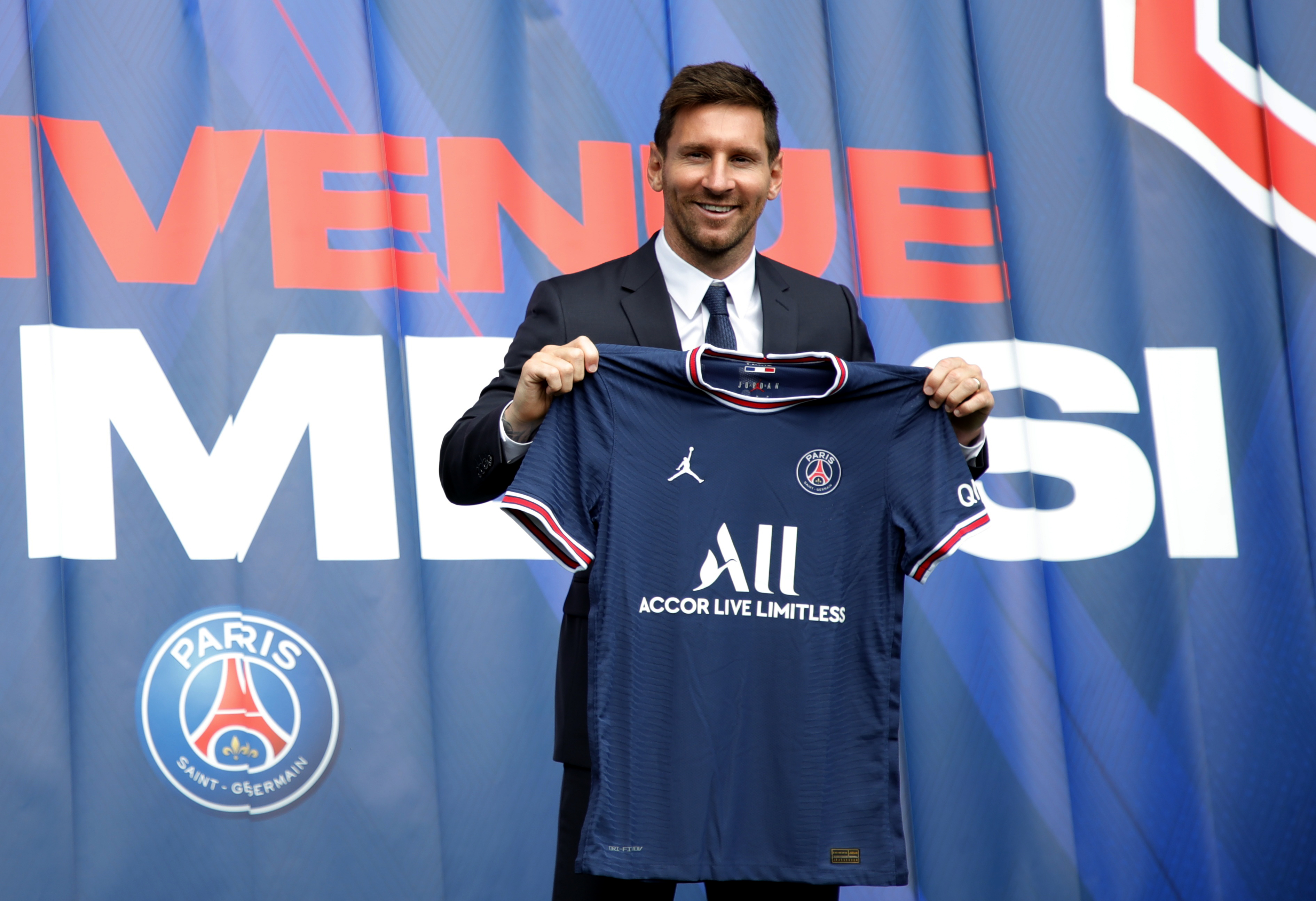 PSG new third-kit pays tribute to an incredible summer of transfers:  Highlights Lionel Messi and PSG Fans