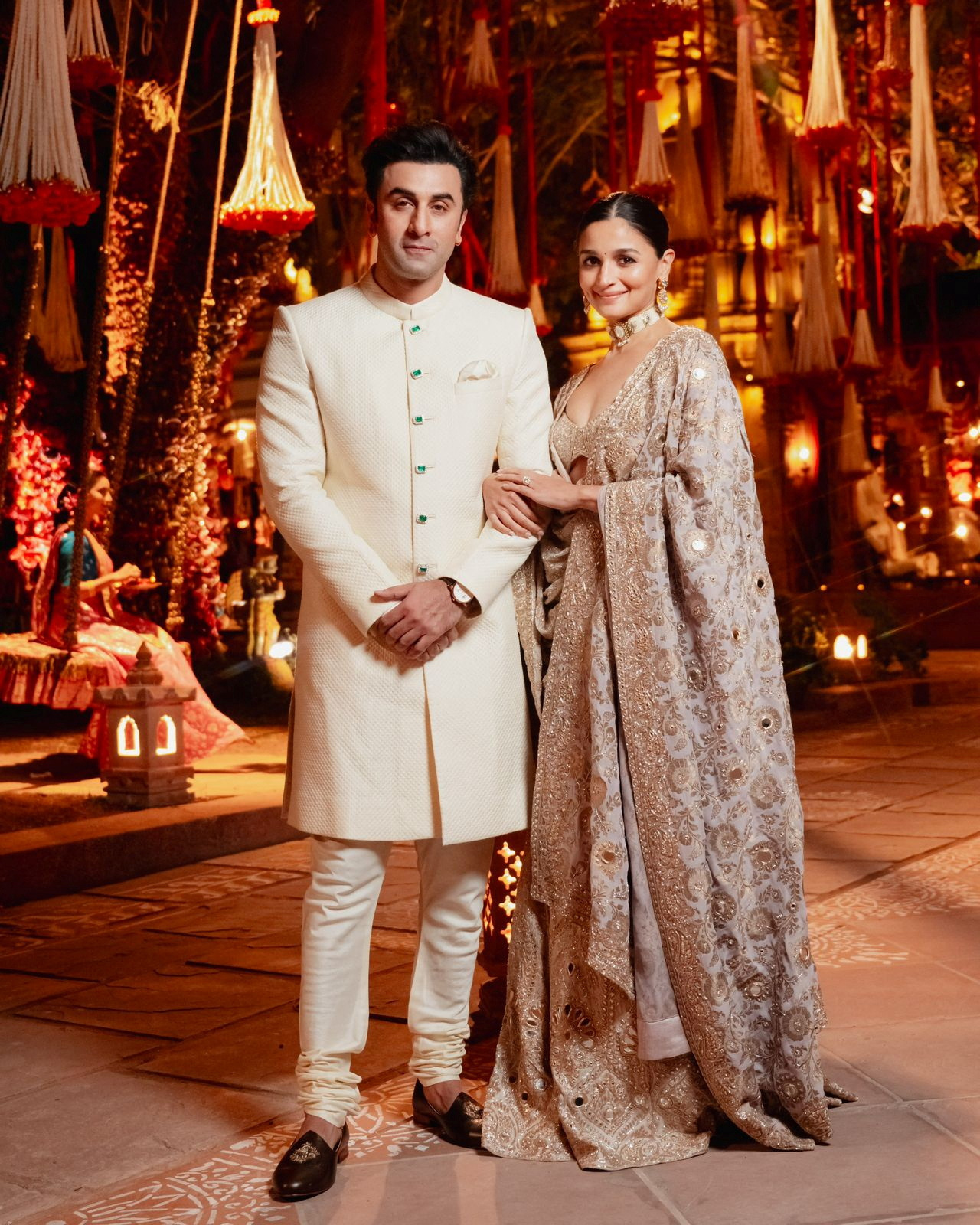 Sabyasachi & Manish Malhotra Lehenga Dupes In Chandni Chowk😱| Designer Bridal  Lehenga Shopping Delhi - YouTube