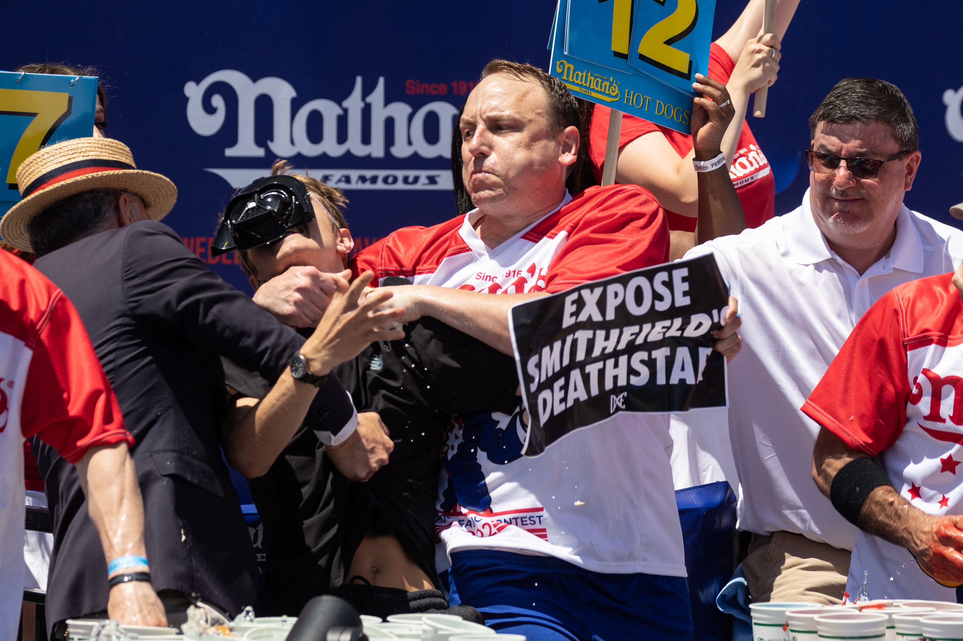 Joey Chestnut sets new record at post-pandemic hot dog race - WTOP