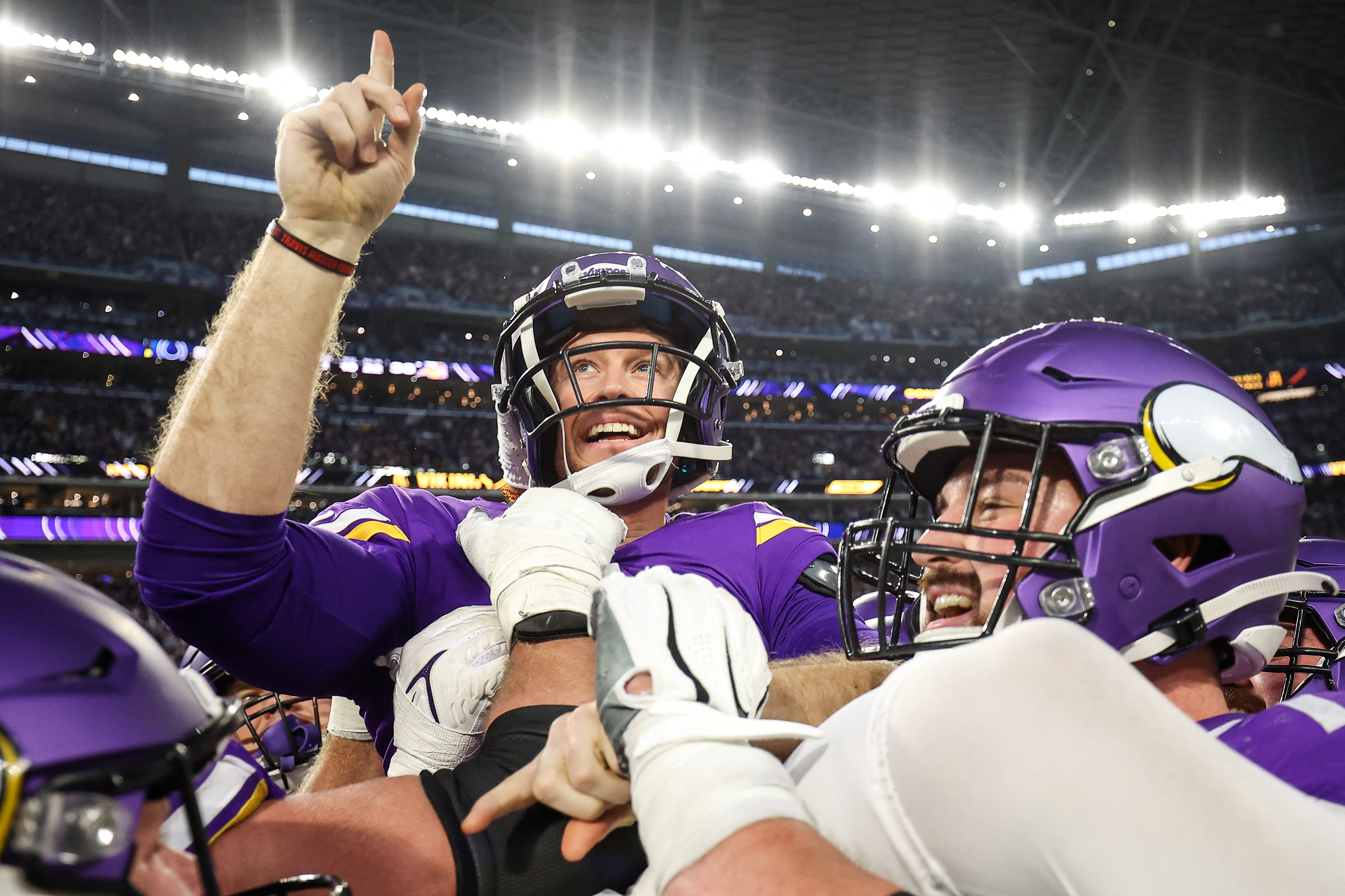 Vikings complete greatest comeback in NFL history with 39-36 overtime win  over Colts – Twin Cities