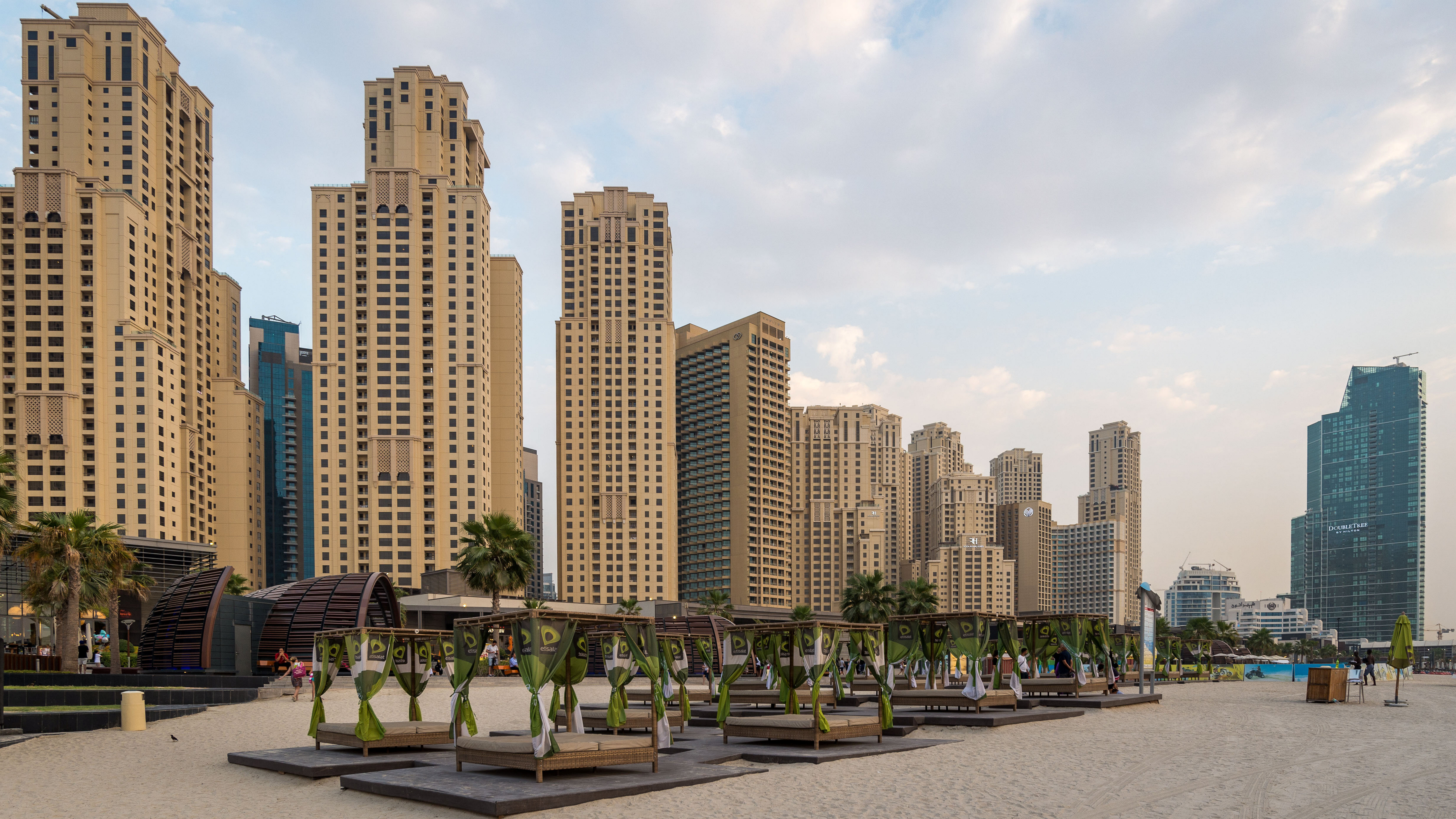 Dubai real estate agent jobs: how much can you earn?