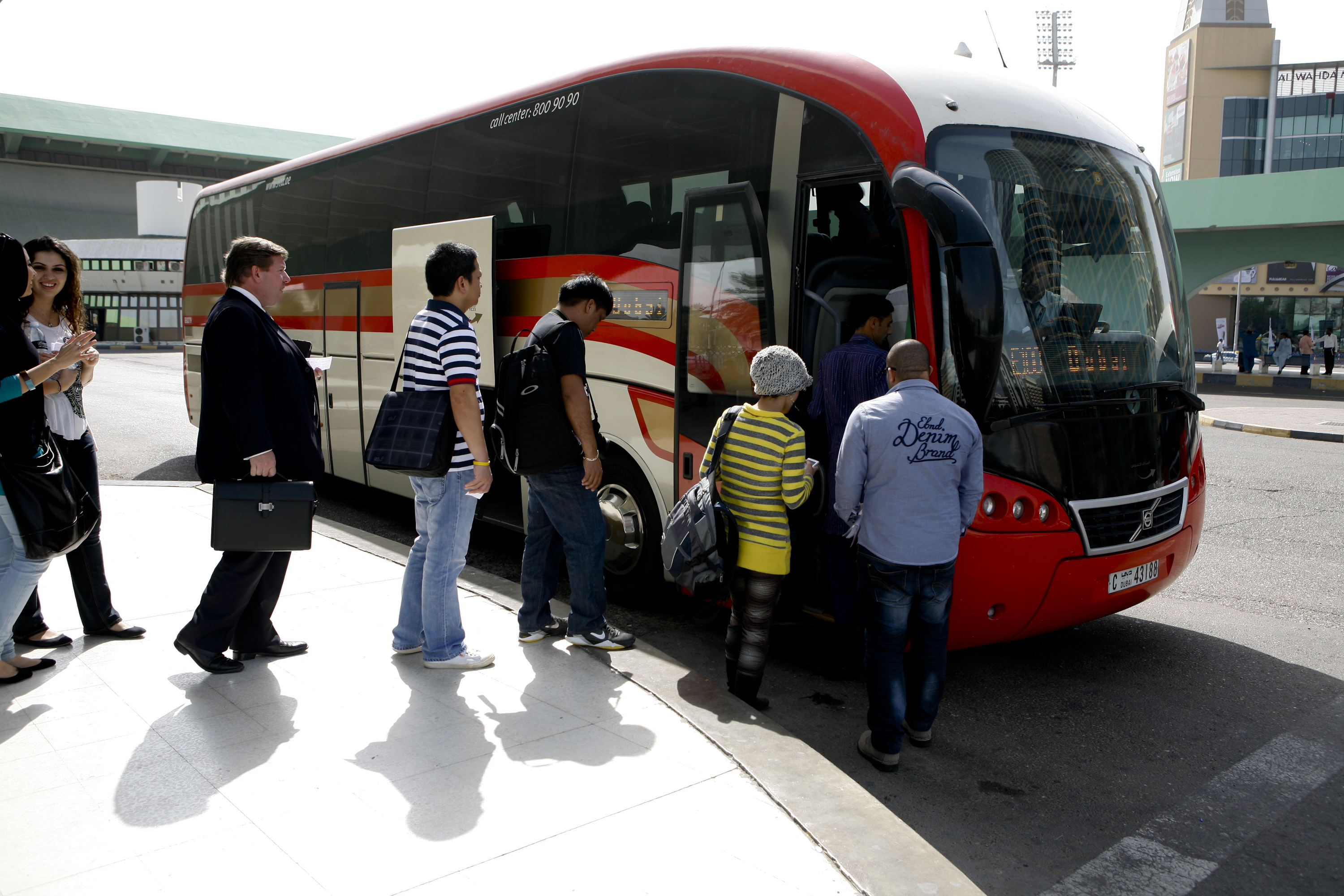 Bus services between Dubai and Abu Dhabi resume