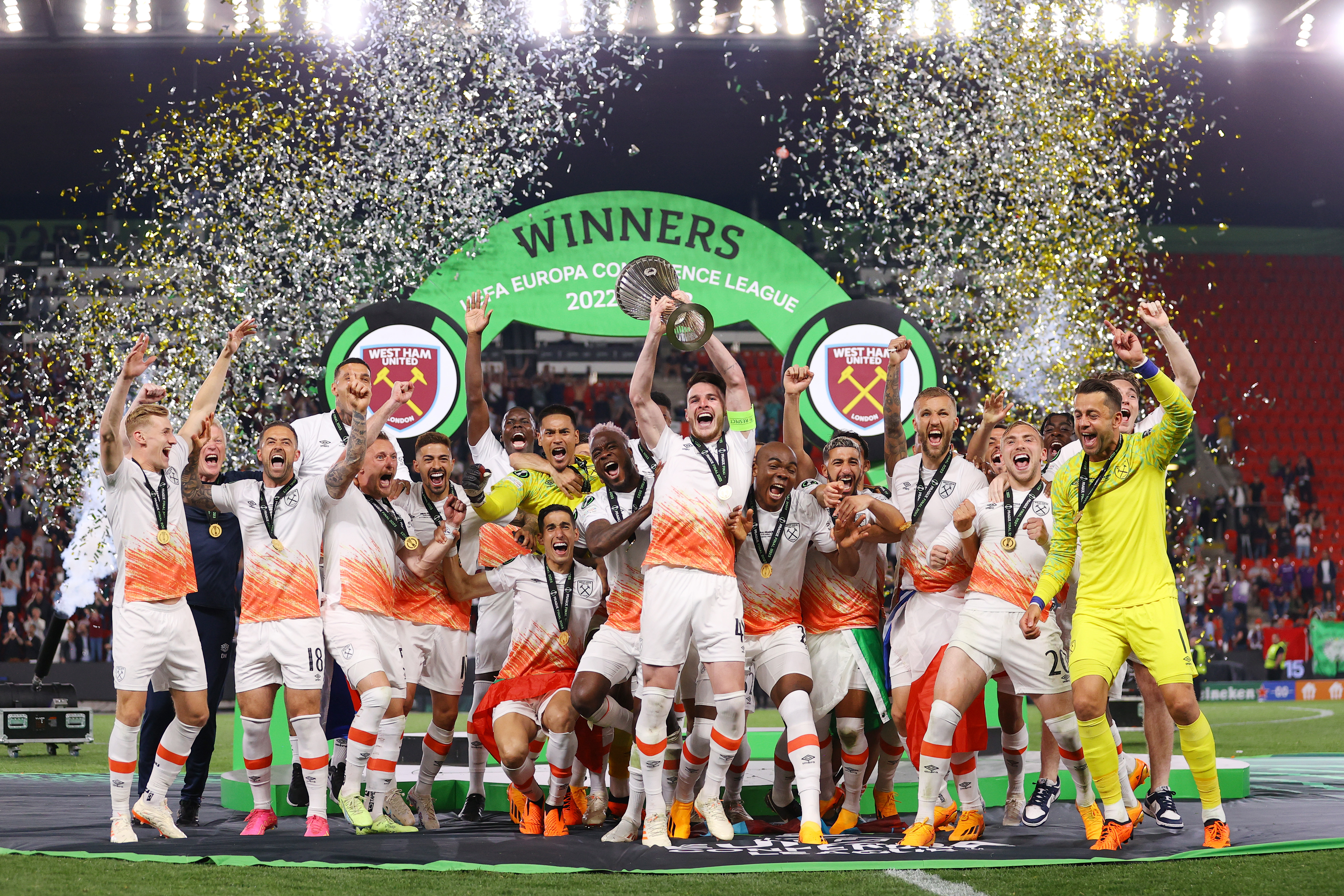 ACF Fiorentina U19 players celebrate with the trophy at end of the News  Photo - Getty Images