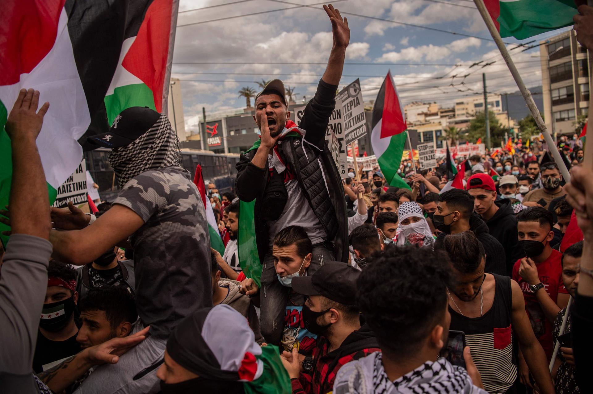 Bella Hadid joins pro-Palestine march in NYC