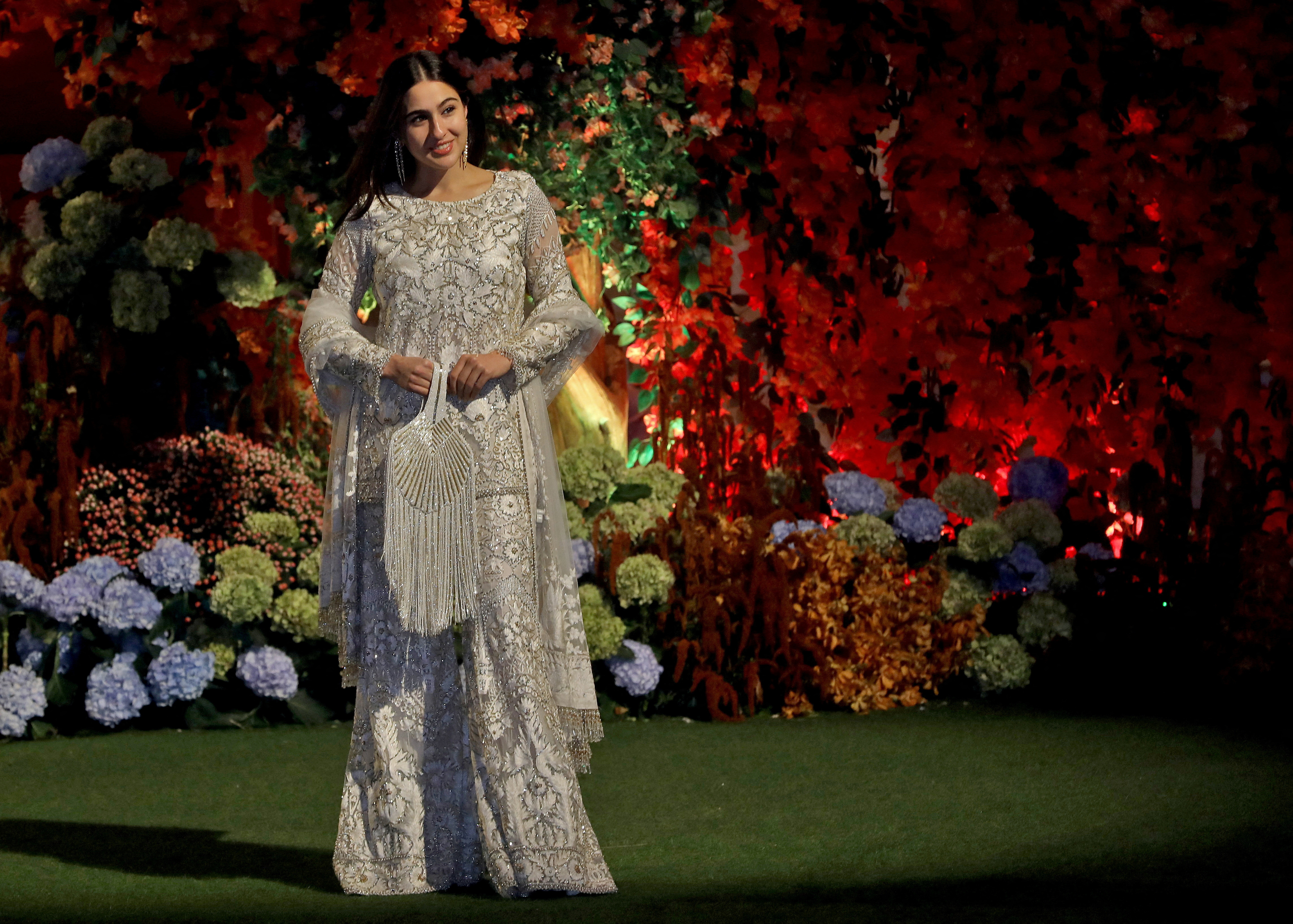 who designed kiara advani wedding dress This bride recreated Kiara Advani's wedding look and we are just loving it.   Bride @sakshayy_07 Makeup @makeoverbyaaliya Lehnga @surabhichopralabel  bel Hair @hairstylist_shaan_official Kaleera @kalariti06 Follow  @weddingsbybetterhalf and get