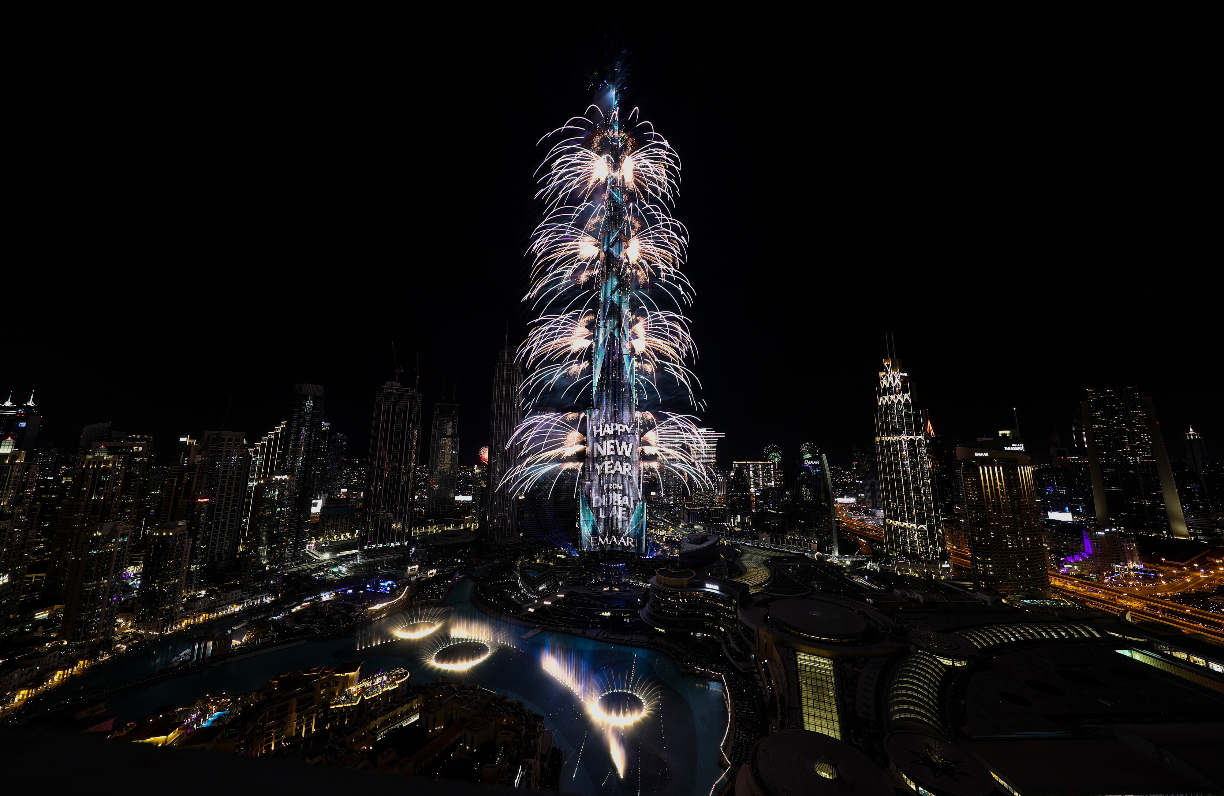 Burj Khalifa struck by lightning during New Year storm