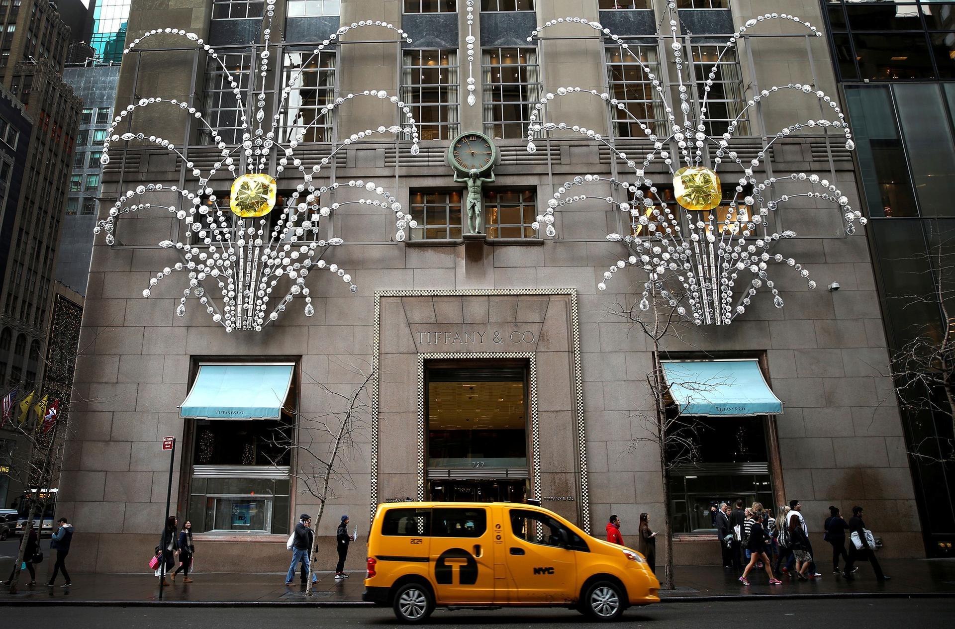 LVMH Fights Fast-Tracking Tiffany's Suit Over Busted Deal - Bloomberg