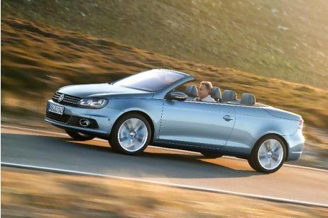  El Eos de Volkswagen es un buen auto, pero el Golf Cabriolet espera entre bastidores