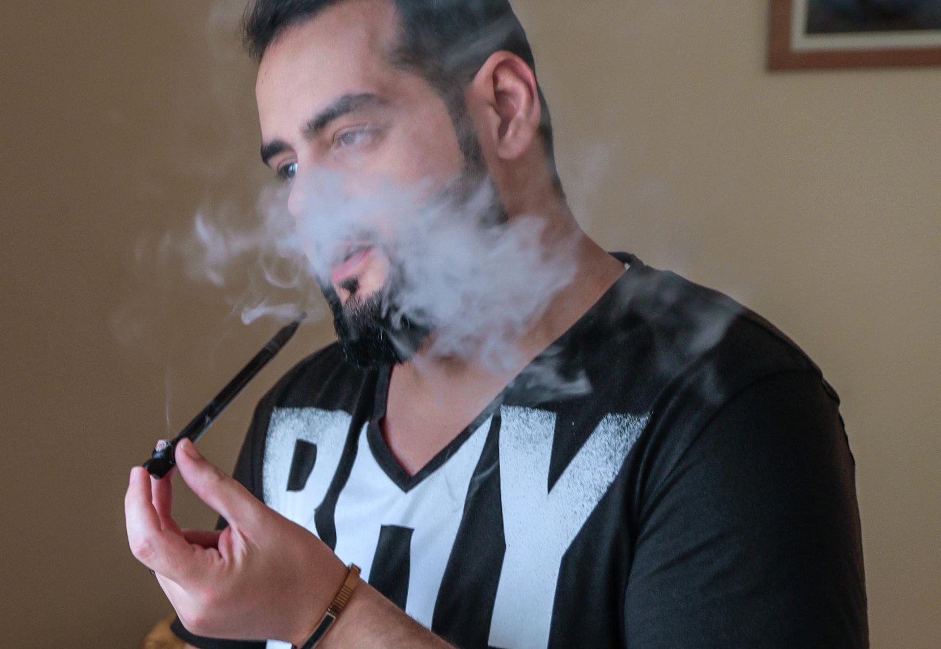 what do fake cigarettes look like 1 Prop Cigarettes For Film, Models, Actors, & Theatre –