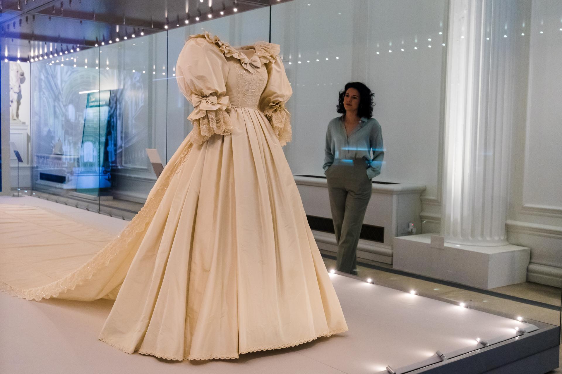lady diana wedding dress exhibition Princess Diana's wedding dress on show at Kensington Palace