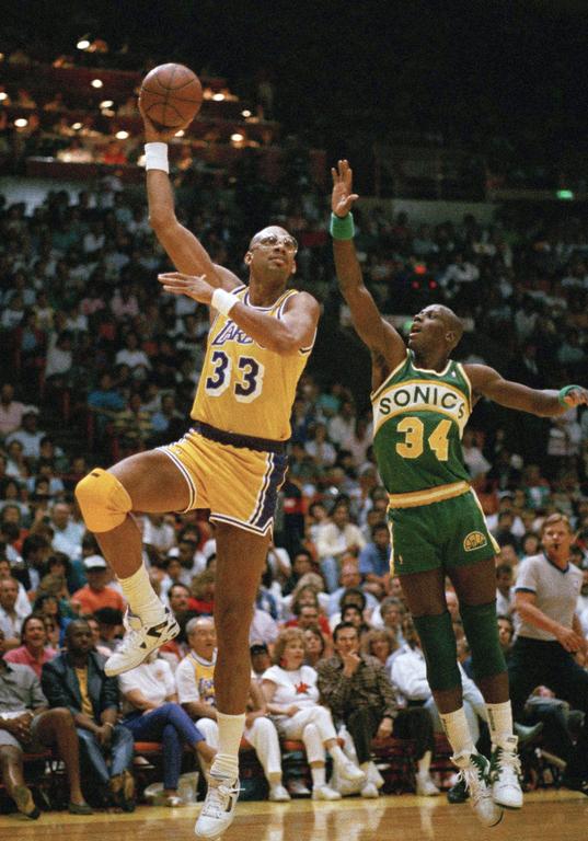 Lakers History: Kareem Abdul-Jabbar's No. 33 Jersey Retired